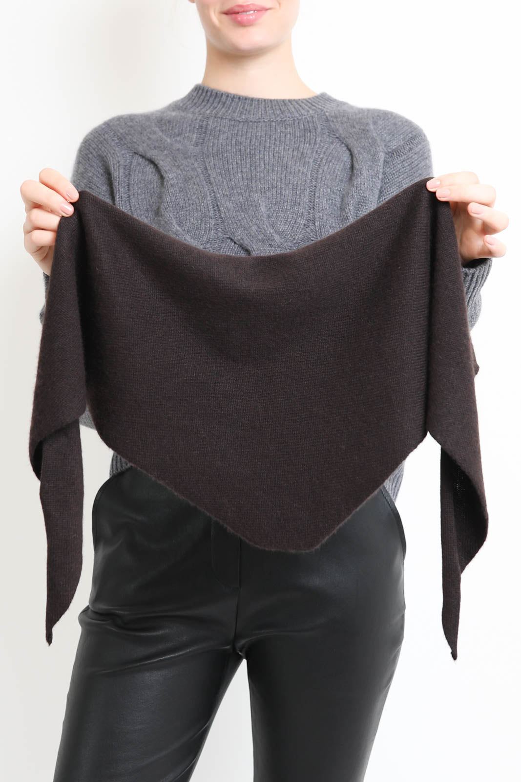 Lisa Yang, écharpe Florianne in Dark Oak