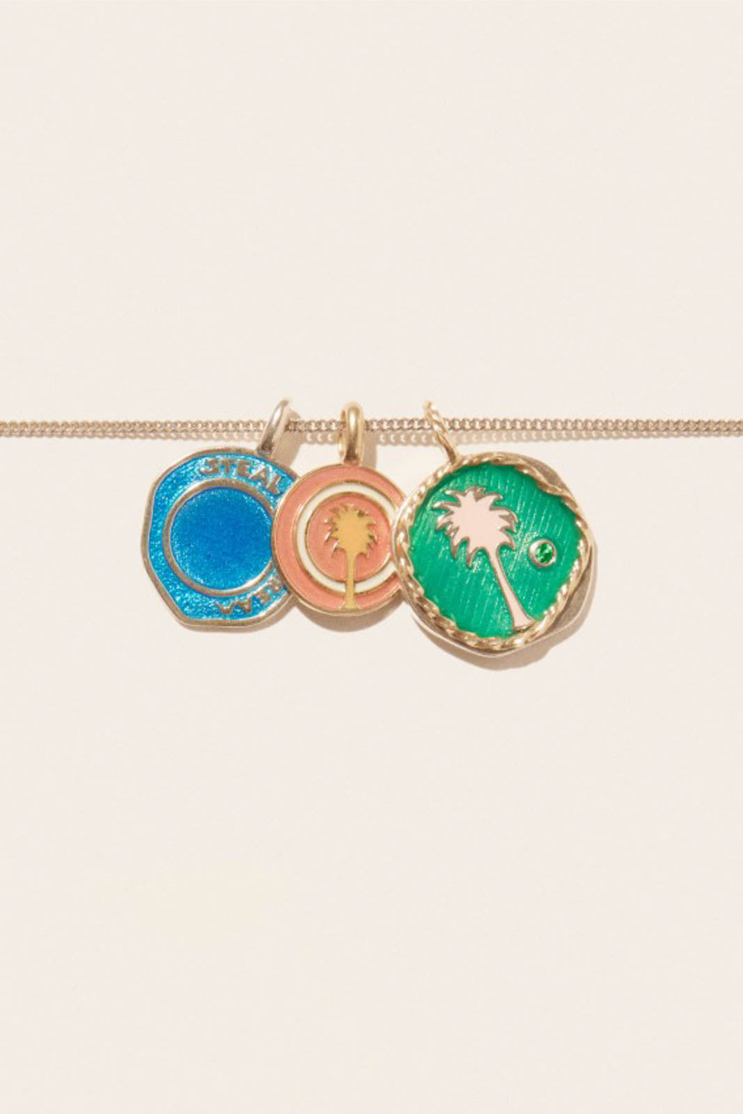 Pendentif Faro en émail rose