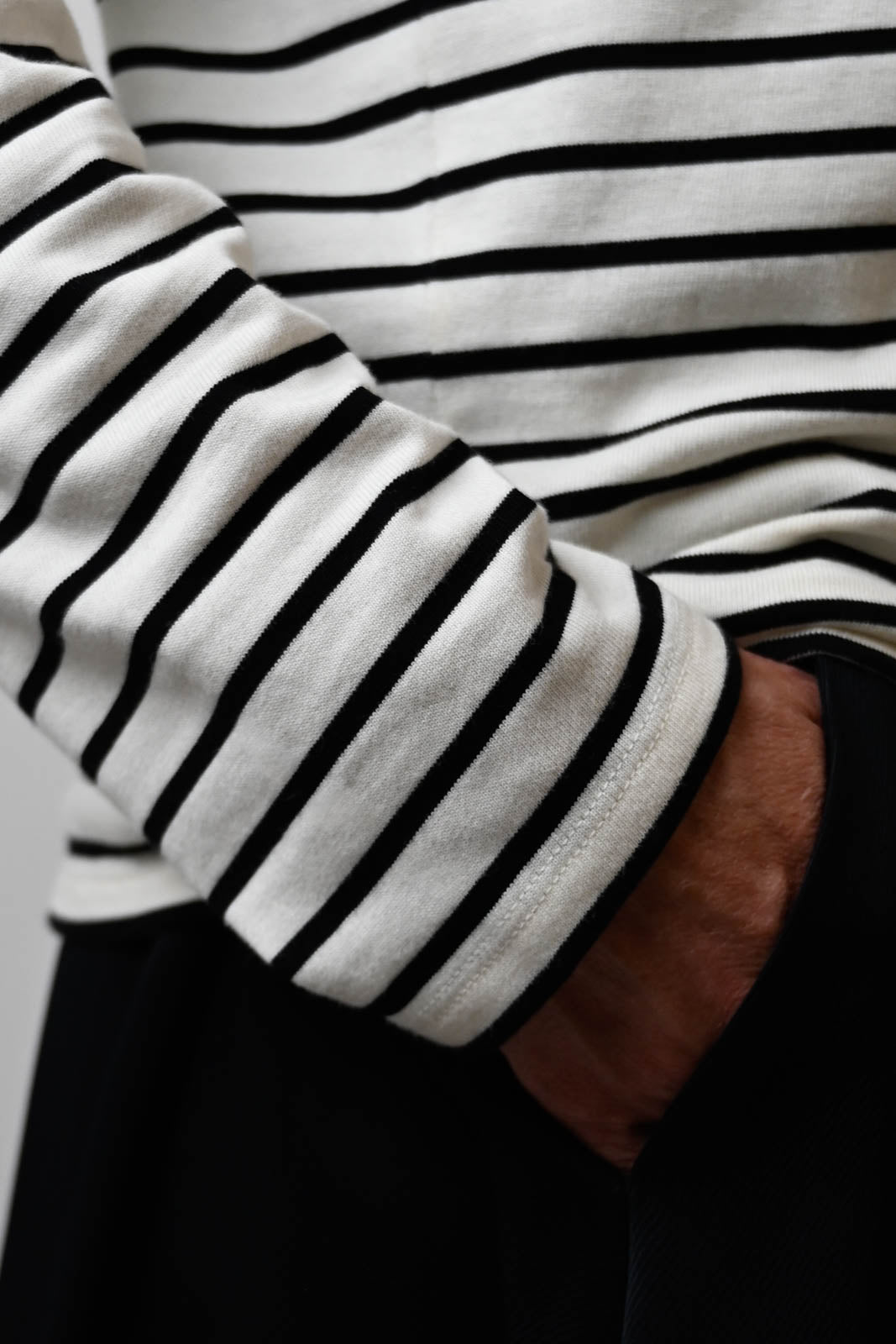 Vestibule Garderobe, Pullover Francoise in Noir Stripes 