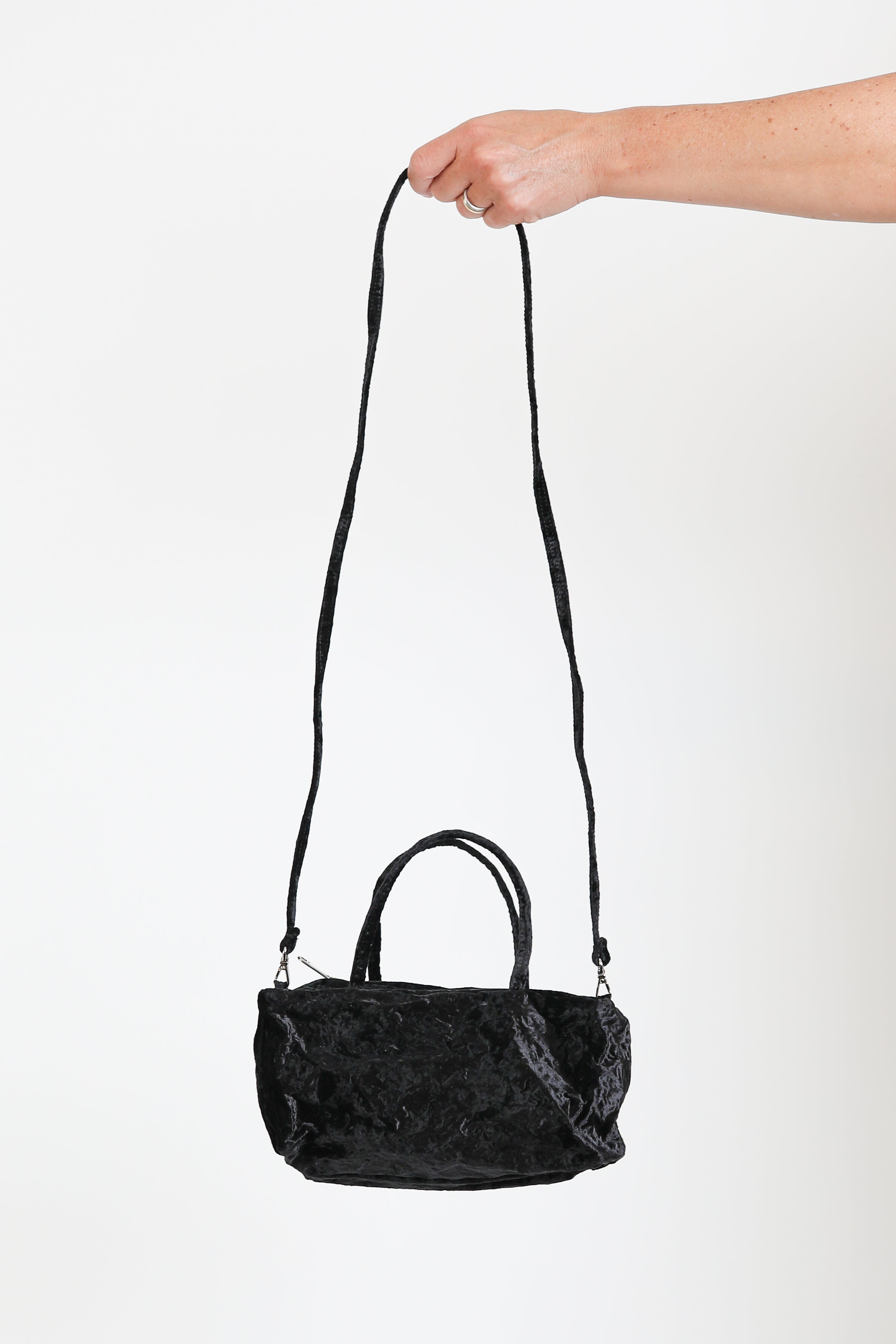 Zilla, Tasche Velvet Mini Duffle in Schwarz