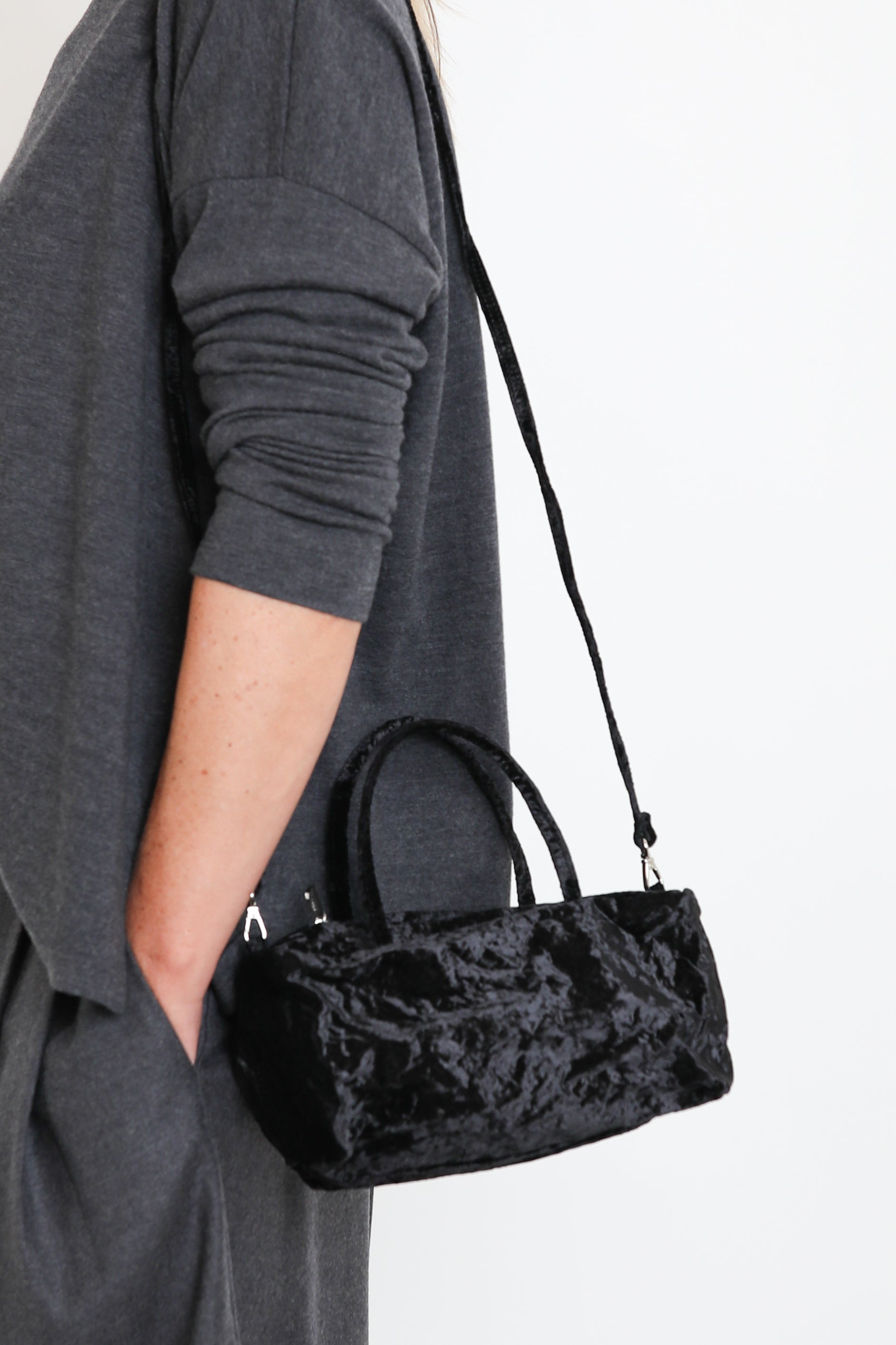 Zilla, Tasche Velvet Mini Duffle in Schwarz