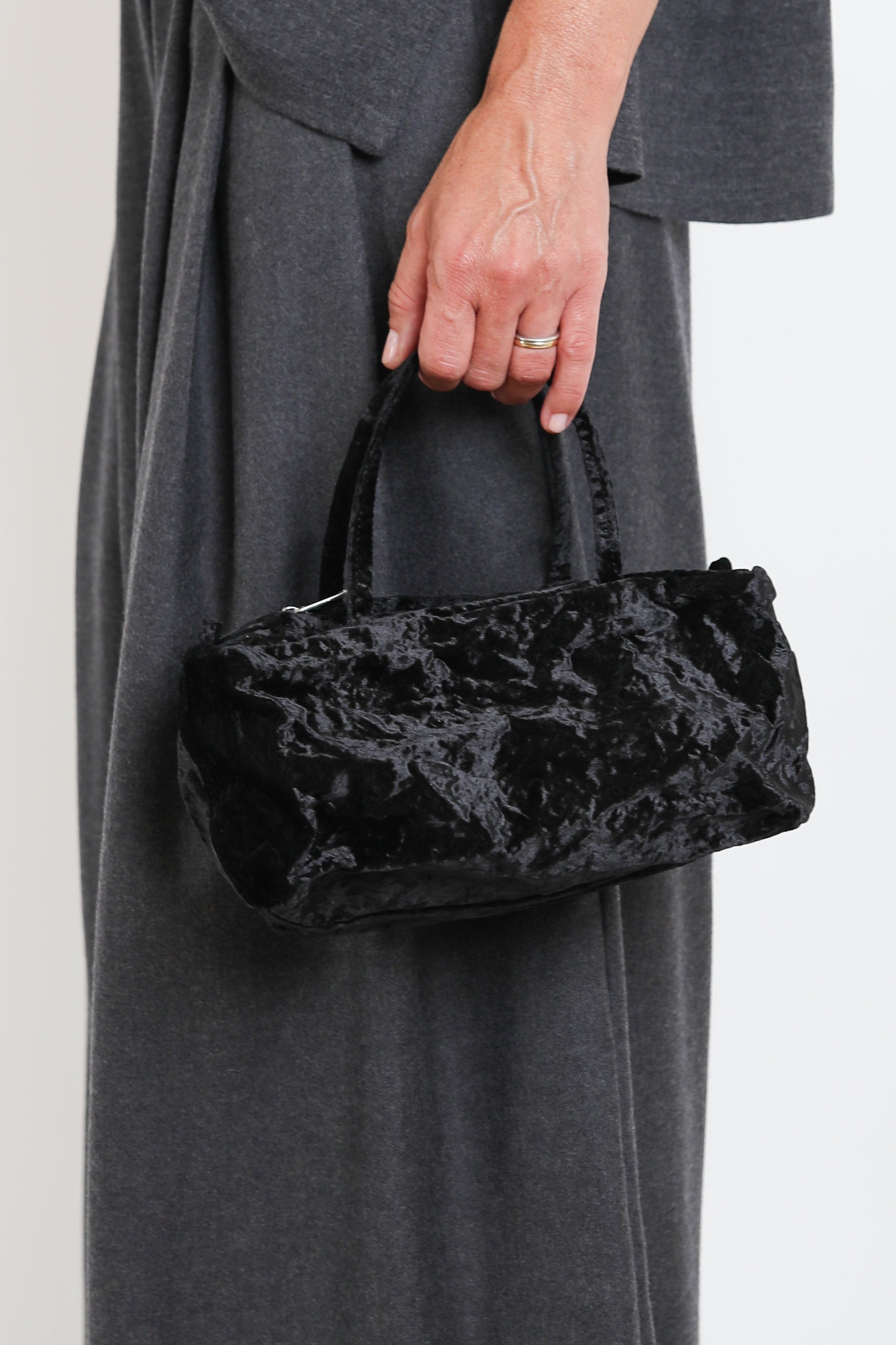 Zilla, Tasche Velvet Mini Duffle in Schwarz