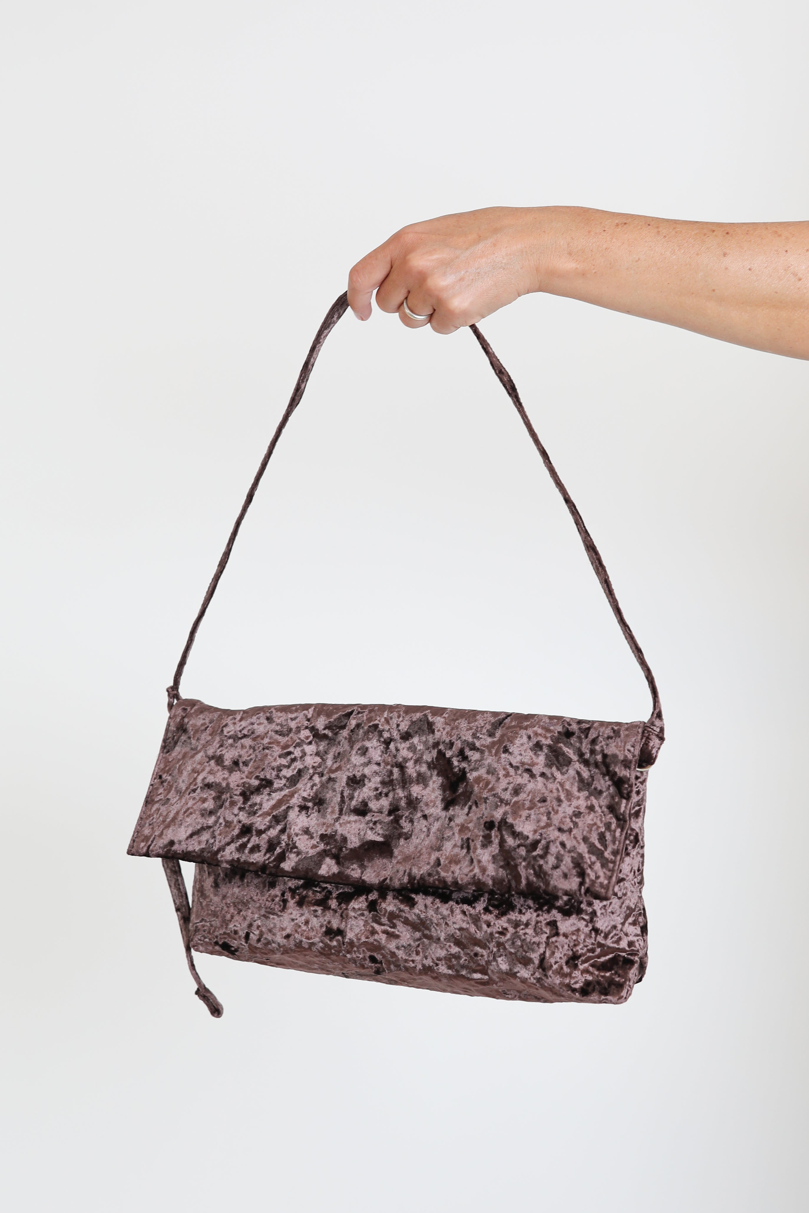 Zilla, Tasche Velvet Baguette in Moka