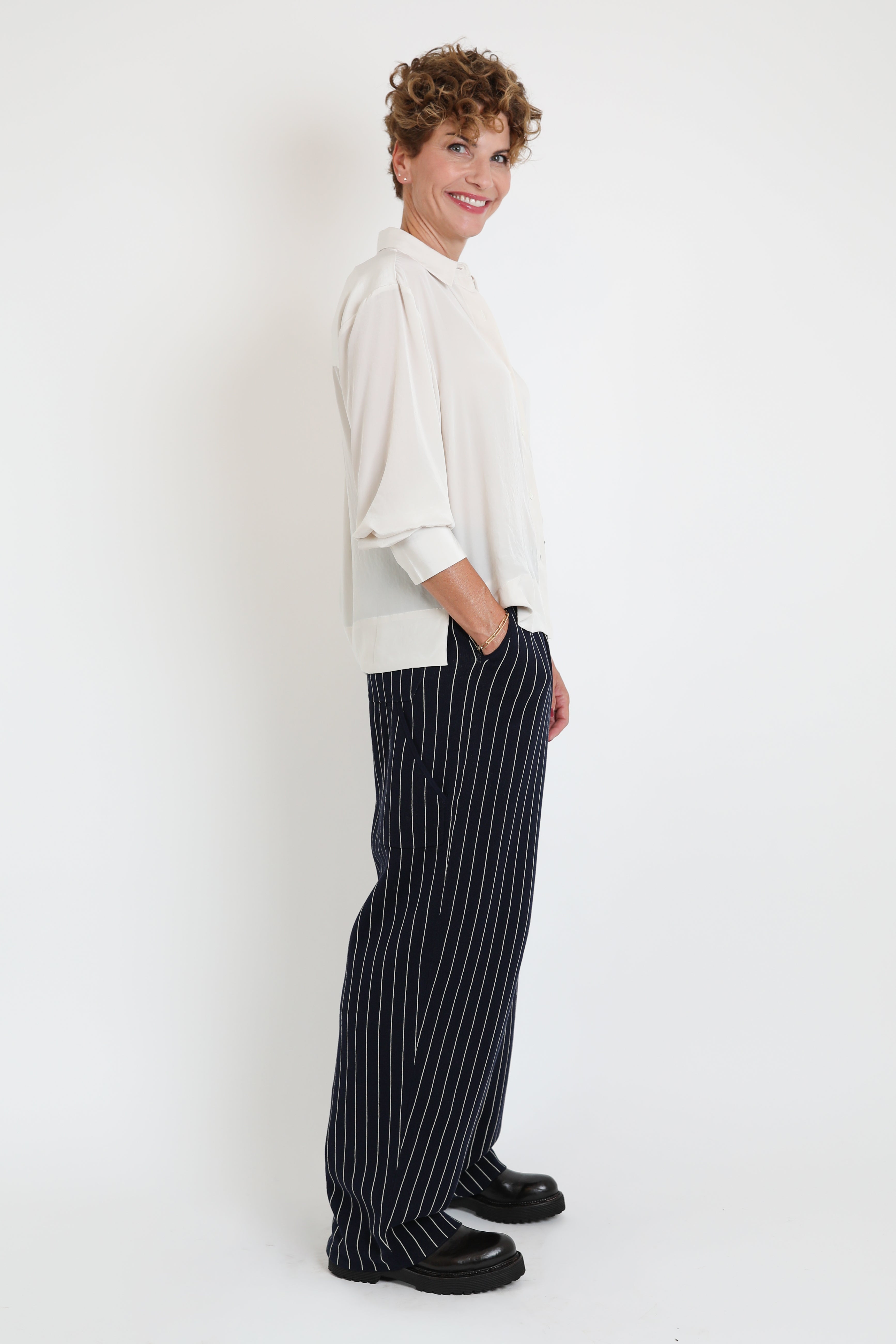 Guest in Residence, Hose Pinstripe Carpenter in Navy/Butter