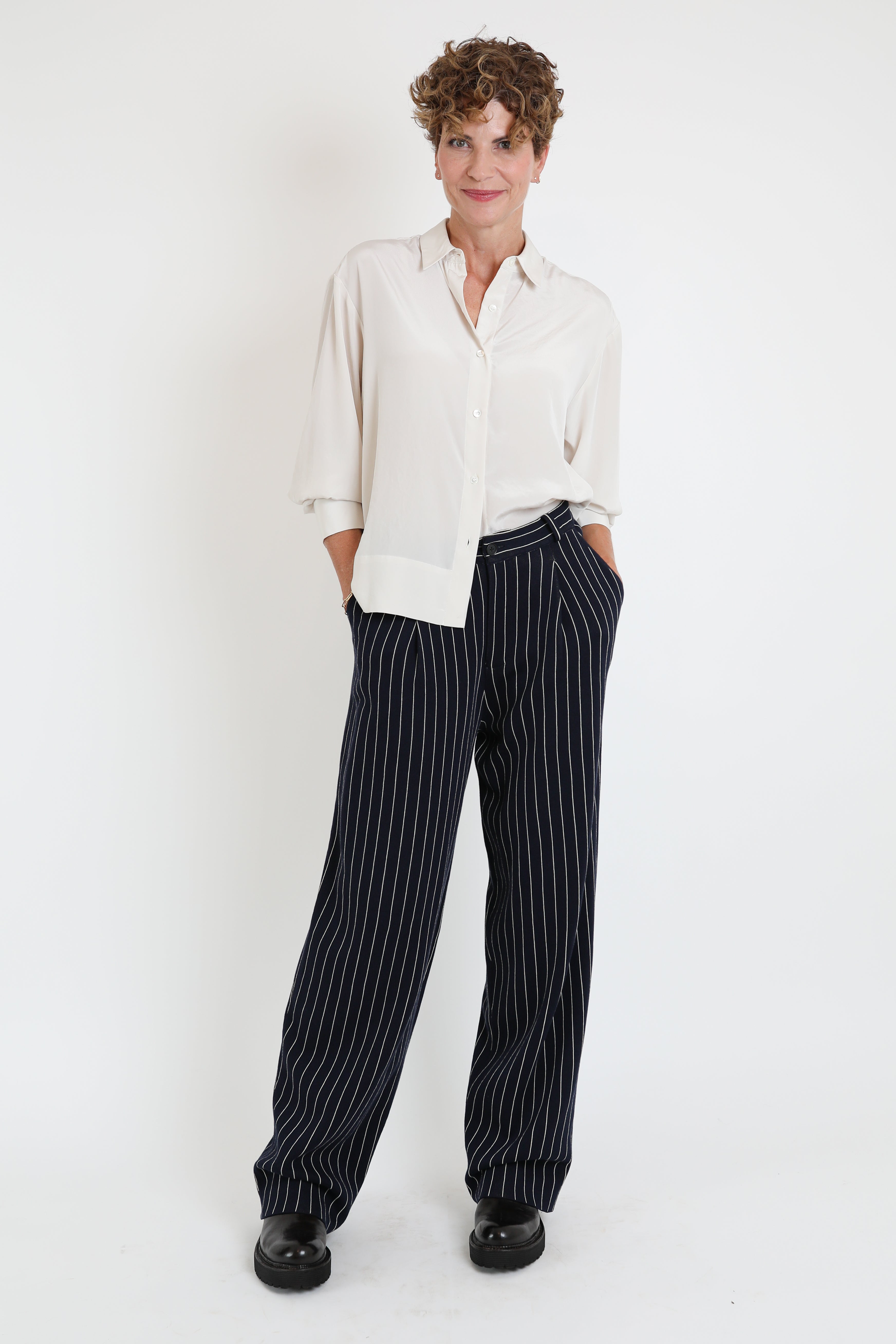 Guest in Residence, Hose Pinstripe Carpenter in Navy/Butter