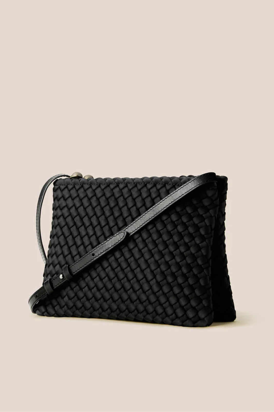 Naghedi, Tasche Soho Envelope Crossbody in Onyx