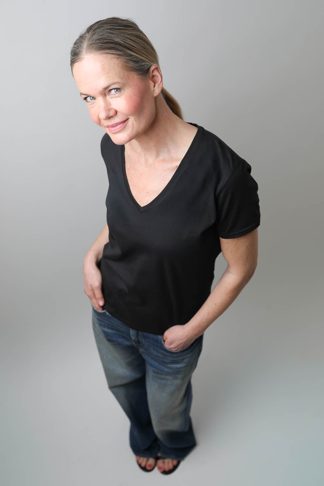 Vestibule Garderobe, T-Shirt V-Neck in Schwarz