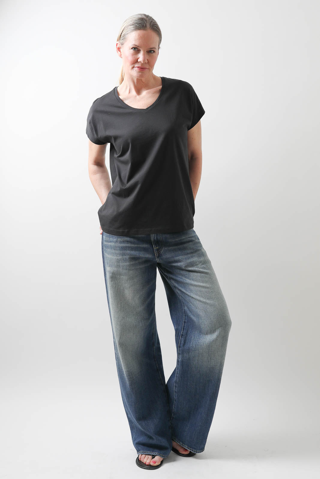 Vestibule Garderobe, T-Shirt Oversized V-Neck in Schwarz