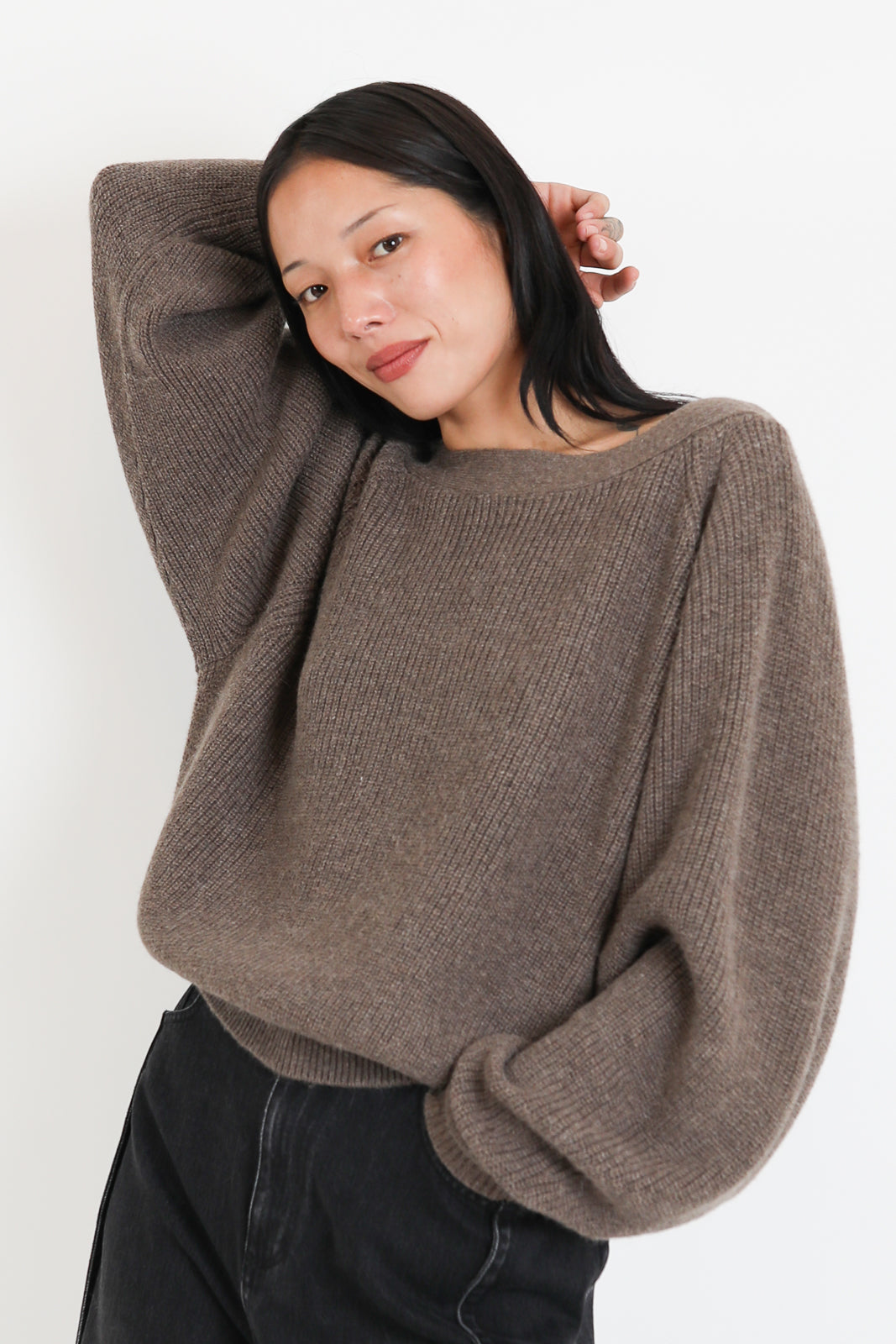 C. T. Plage, « Pullover » en laine d'alpaga, couleur gris-marron
