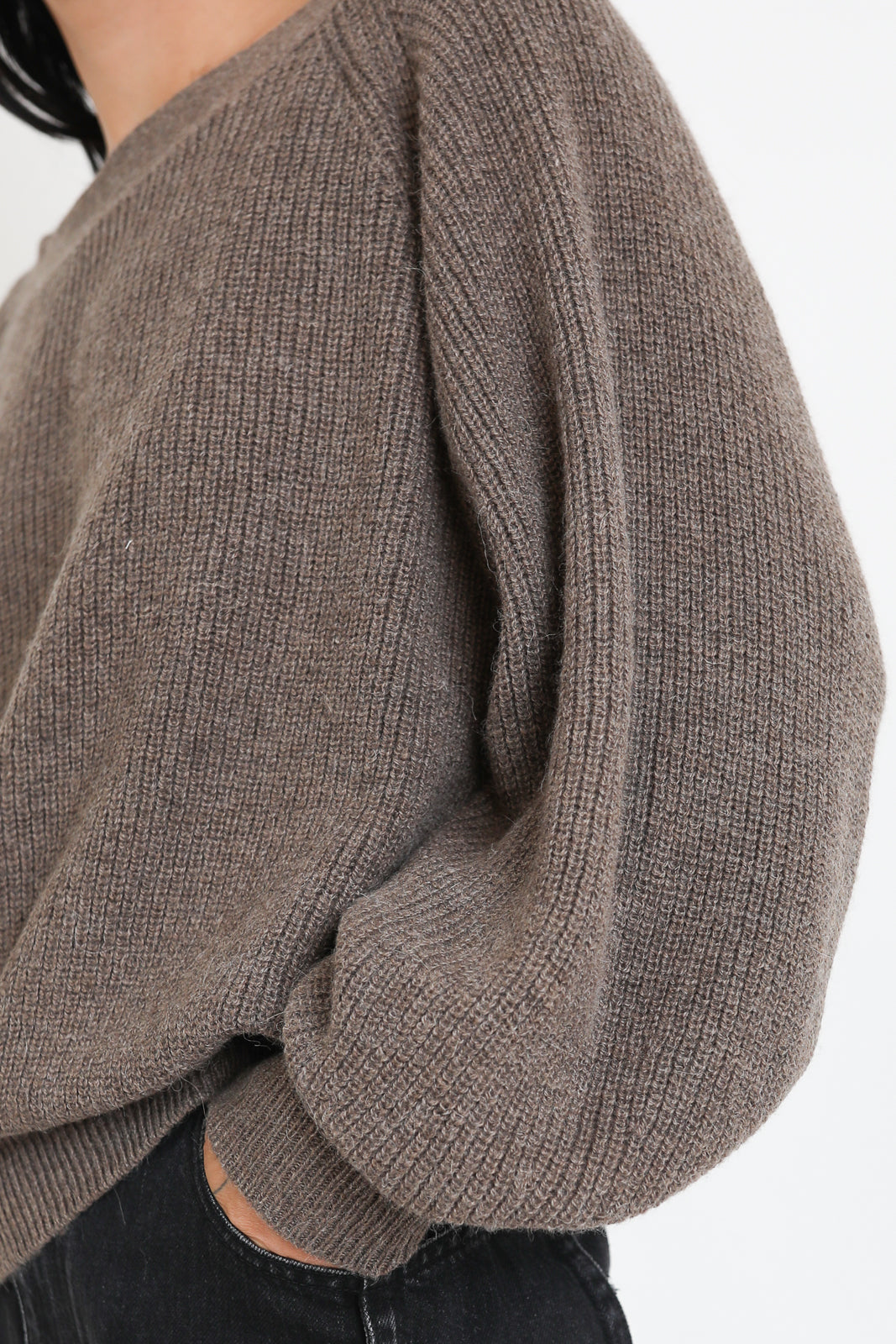 C. T. Plage, « Pullover » en laine d'alpaga, couleur gris-marron
