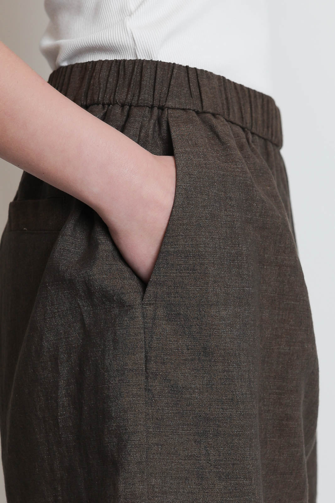 Pomandere, Shorts aus Leinen in Cocoa