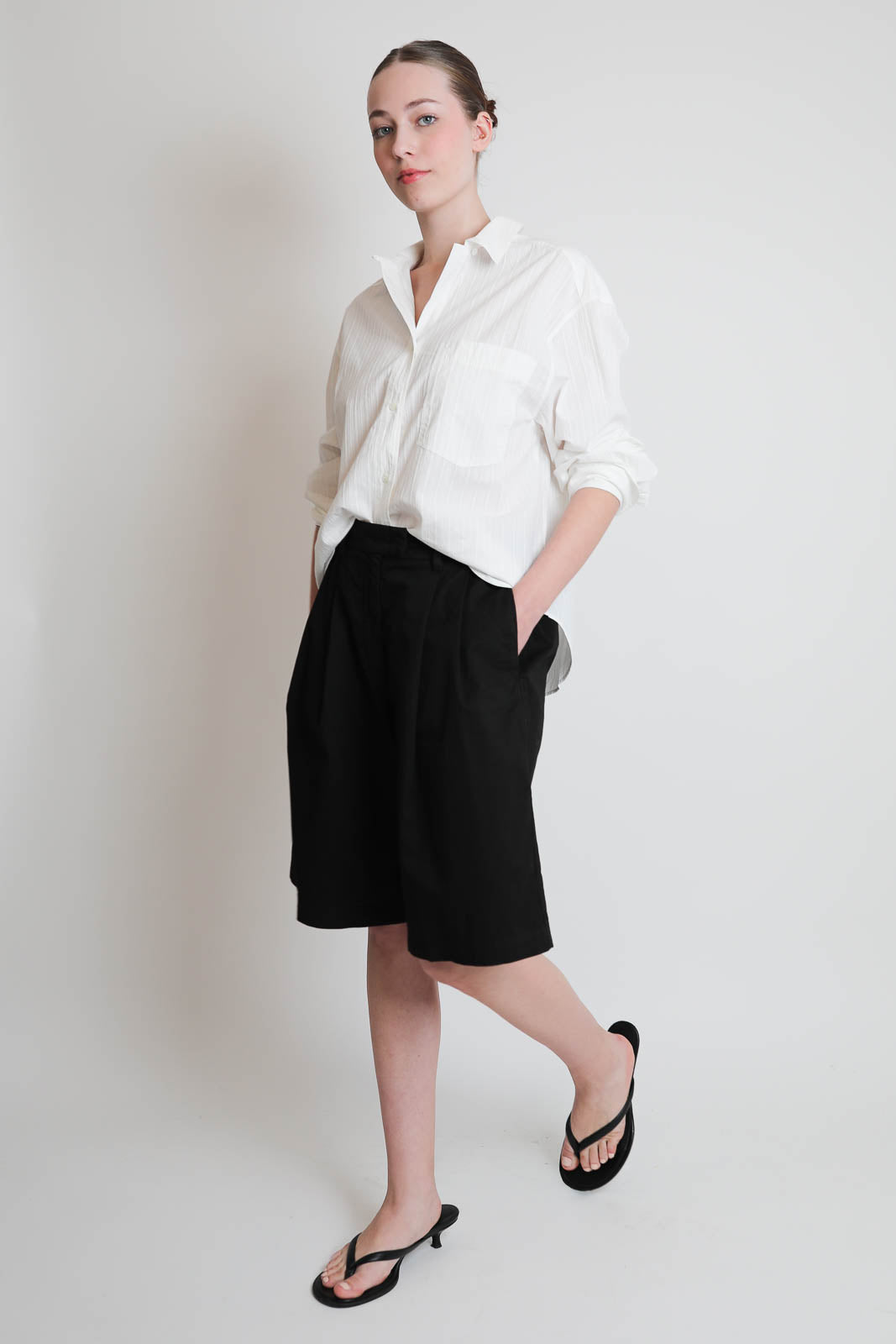 Pomandère, Shorts mit Bundfalten in Schwarz