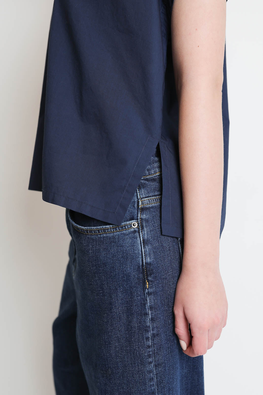 Pomandère, Bluse ohne Ärmel in Navy