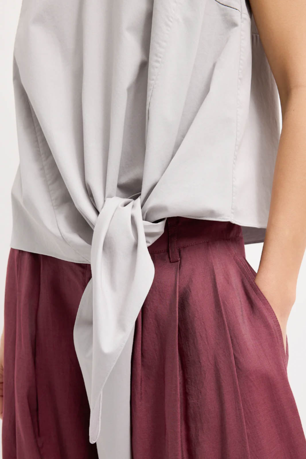 Top Tie Front in Grau