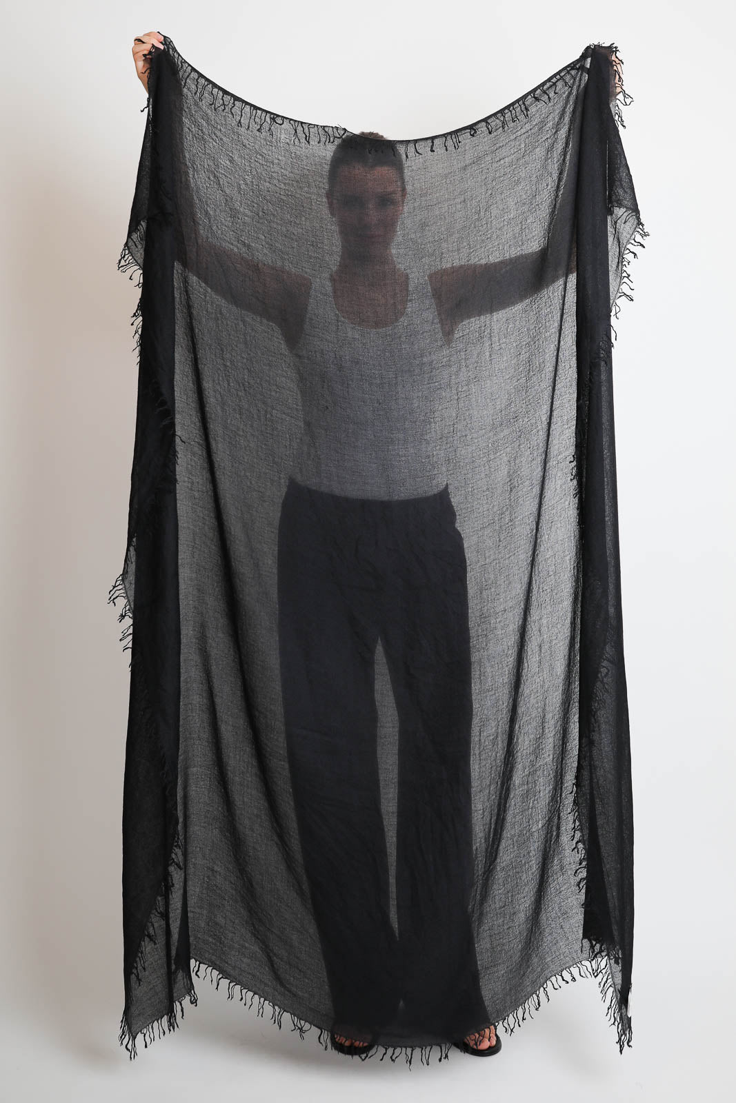 Faliero Sarti, Schal Enrica in Schwarz