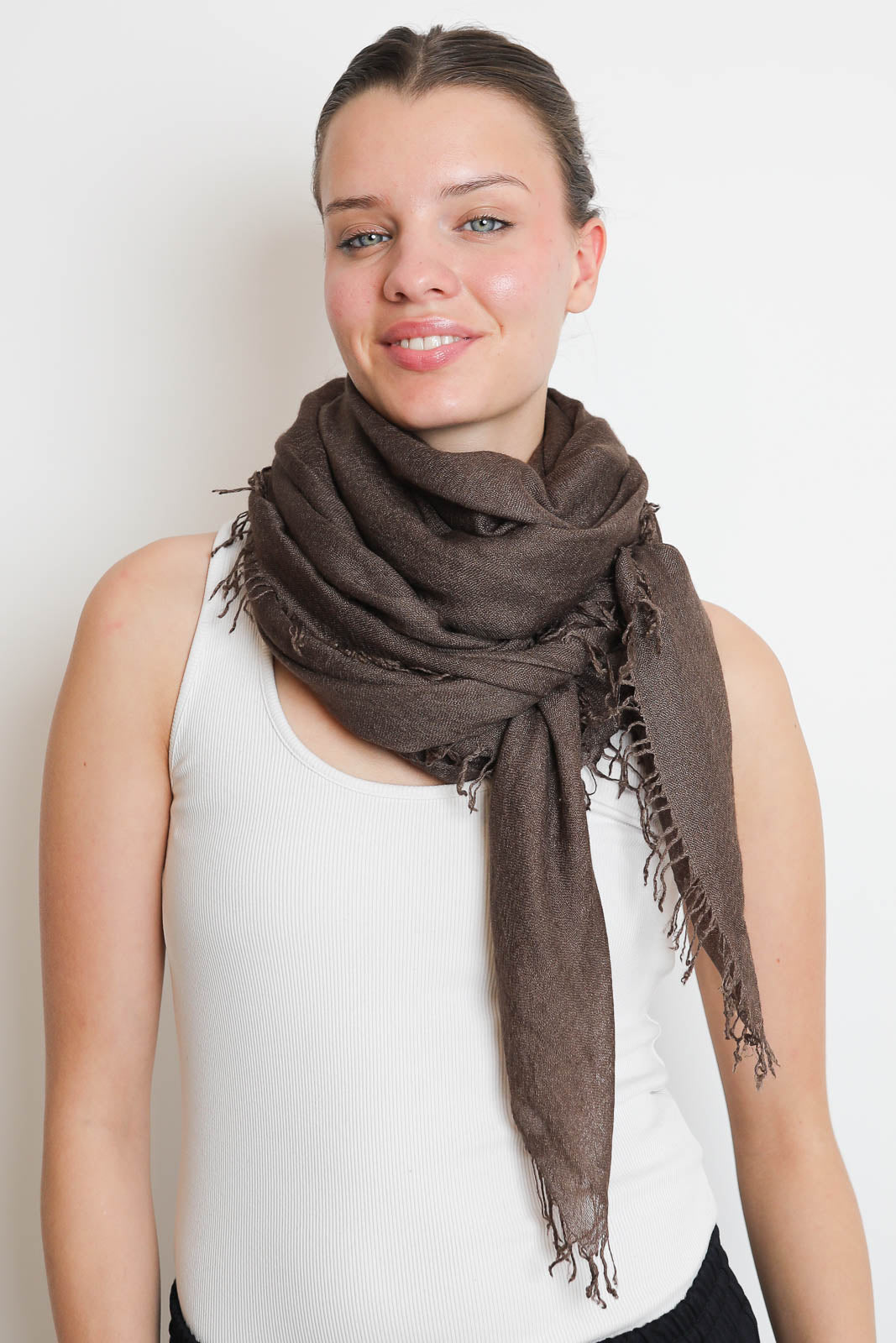 Faliero Sarti, Schal Enrica in Braun