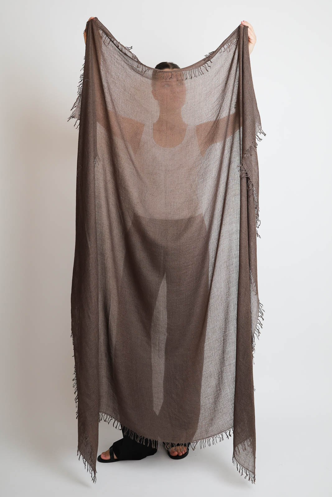 Faliero Sarti, Schal Enrica in Braun