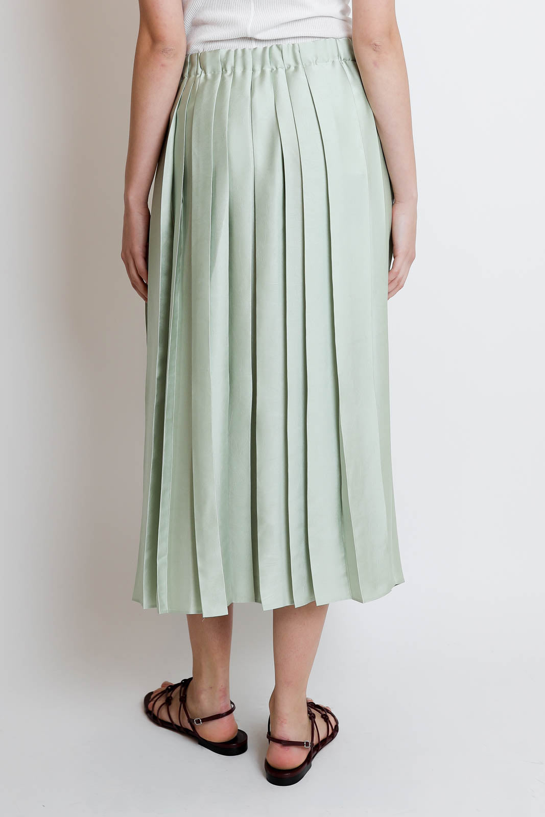 Rock Feather Weight Pleated in Sage