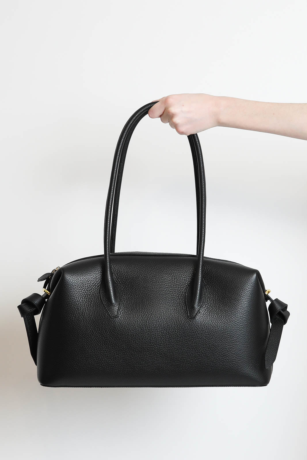 Yuzefi, Tasche Brioche Duffle in Schwarz