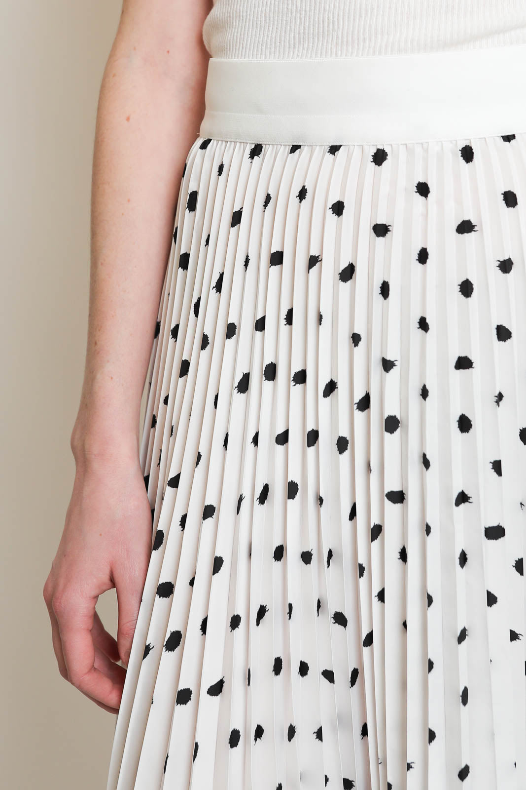 Tibi, Rock Scribble Dot Print in Weiss/Schwarz