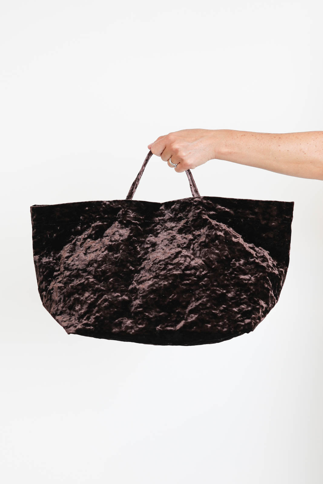 Zilla, " Bag " Velvet Basket in Mocha