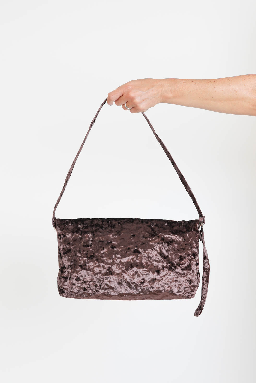 Zilla, Tasche Velvet Baguette in Moka