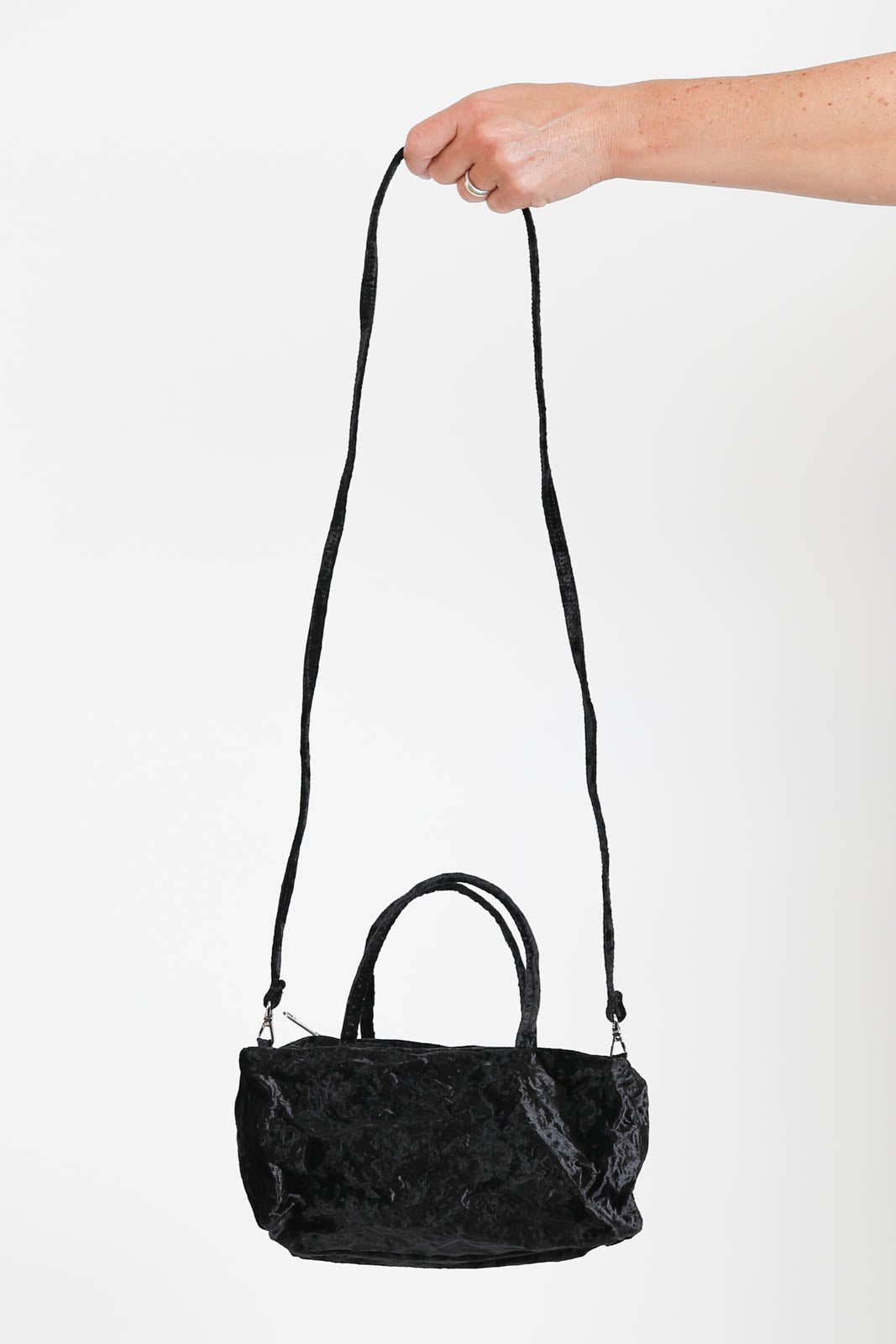 Zilla, Tasche Velvet Mini Duffle in Schwarz