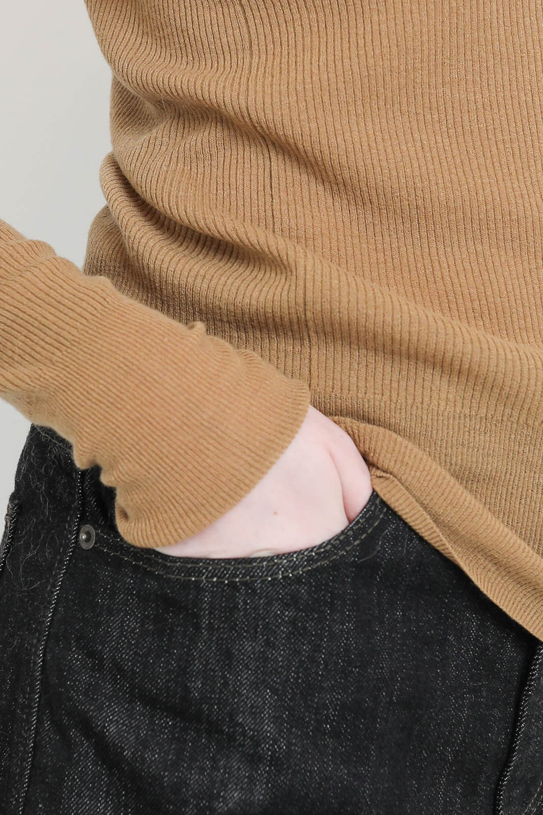 Langarm-Shirt aus Wolle in Camel