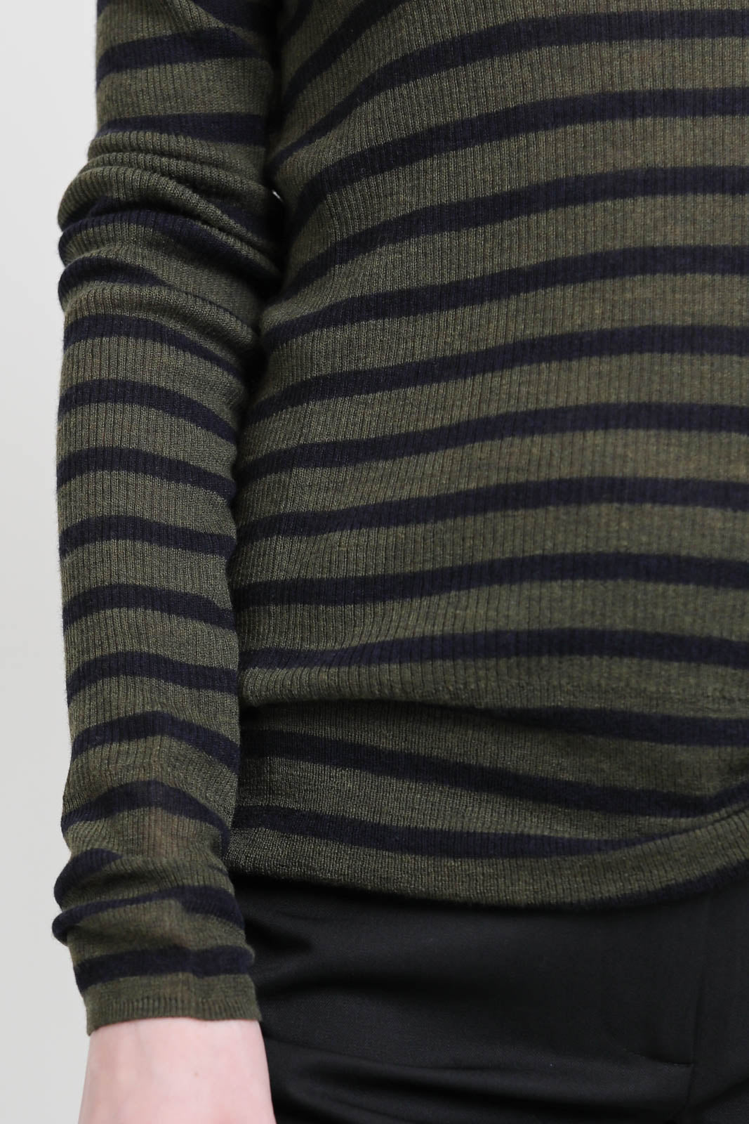 Langarm-Shirt aus Wolle in Khaki x Navy
