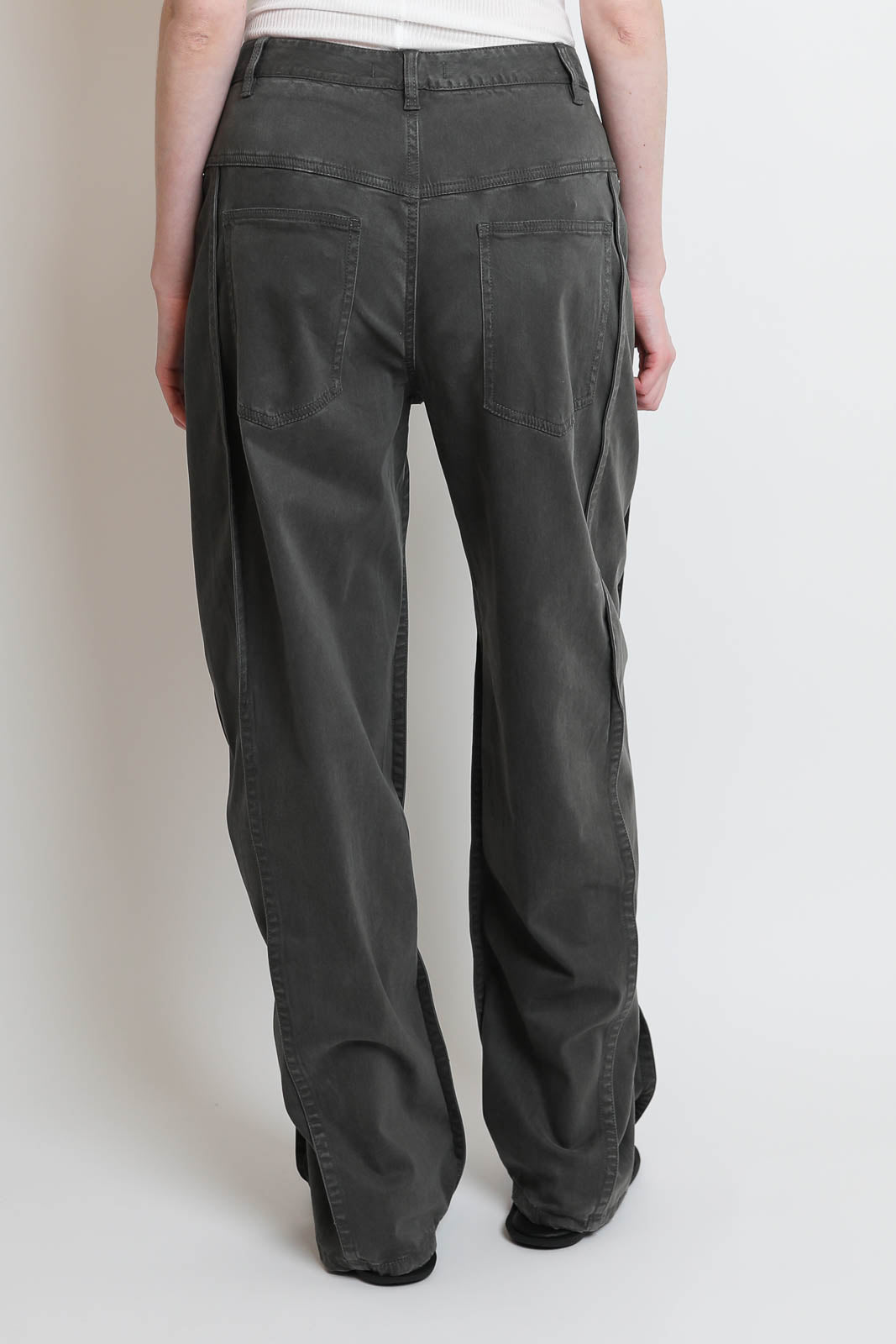 Tibi, Hose Twill Tuck in Grau