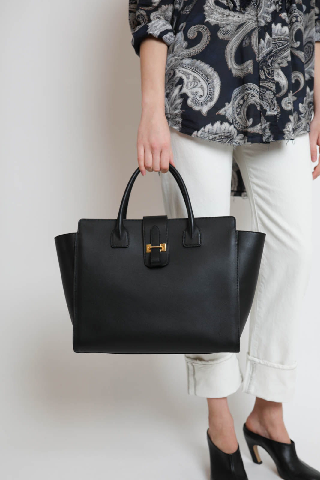 Nili Lotan, Tasche Lou in Schwarz