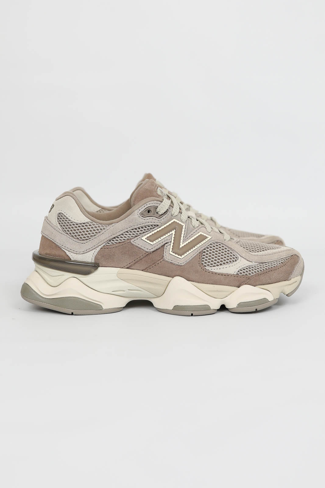 Sneakers 9060 ERC in Mushroom