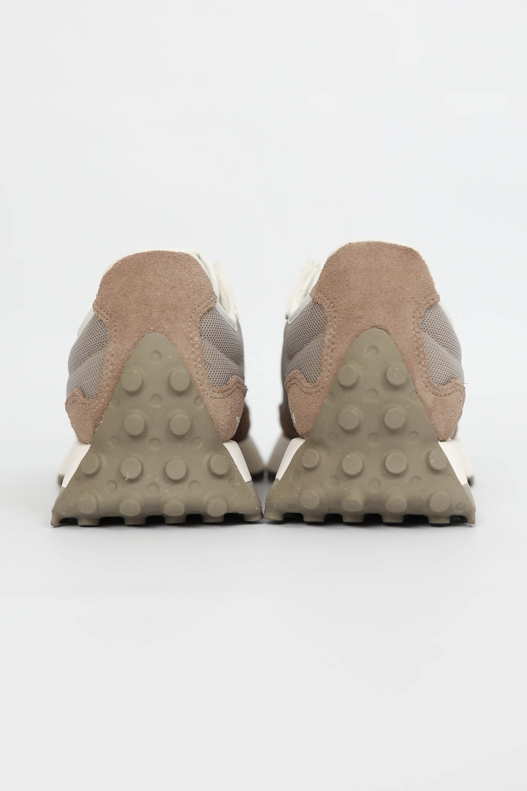 Sneakers 327 LNC in Mushroom