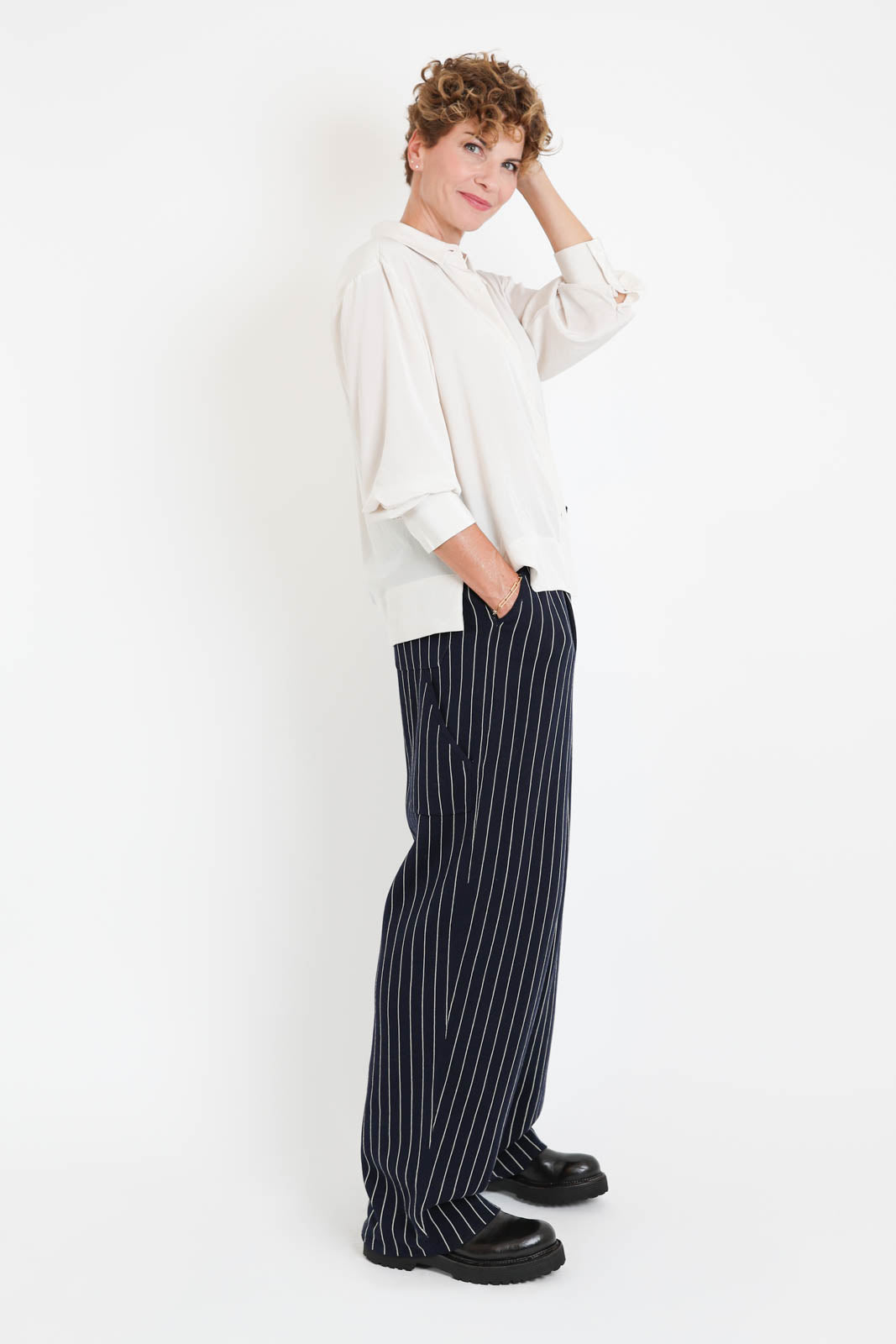 Guest in Residence, Hose Pinstripe Carpenter in Navy/Butter