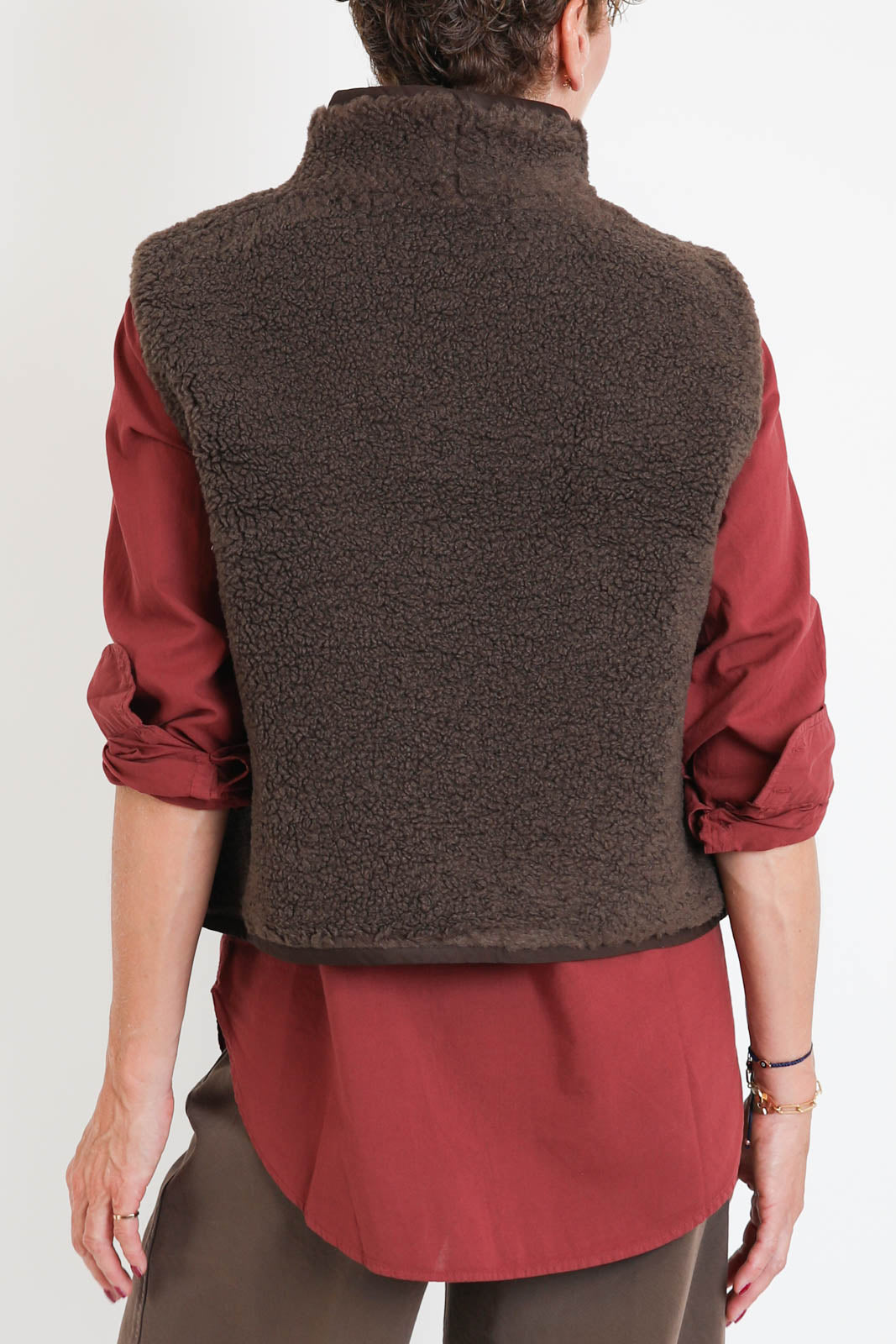 Xirena, Gilet Kensi in Chocolate Brown