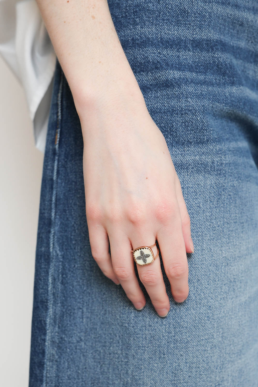 Pascale Monvoisin, Ring Bowie Nr. 2 in Blanc Diamant