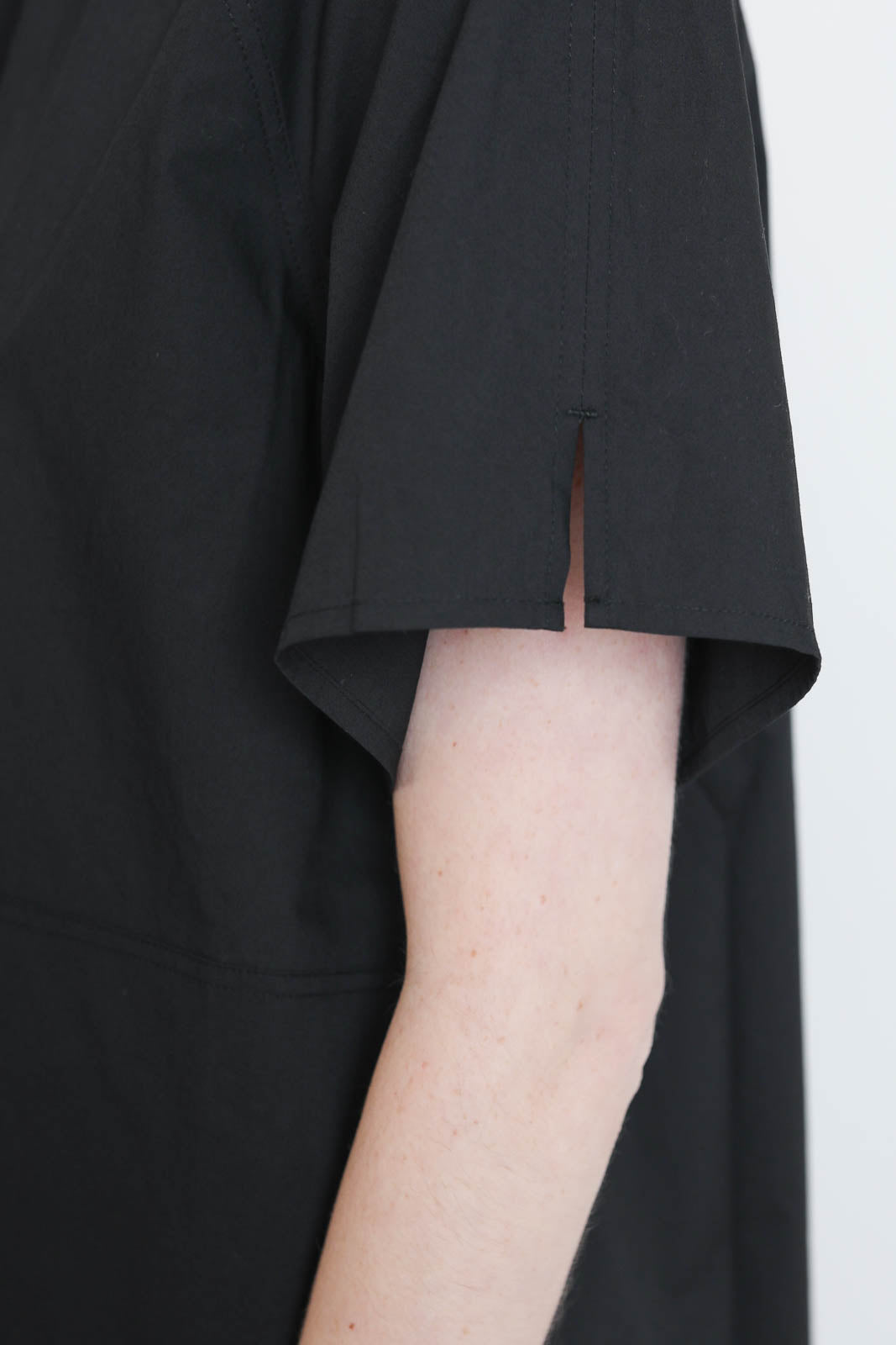 Lee Mathews, Top Poplin Tee in Schwarz