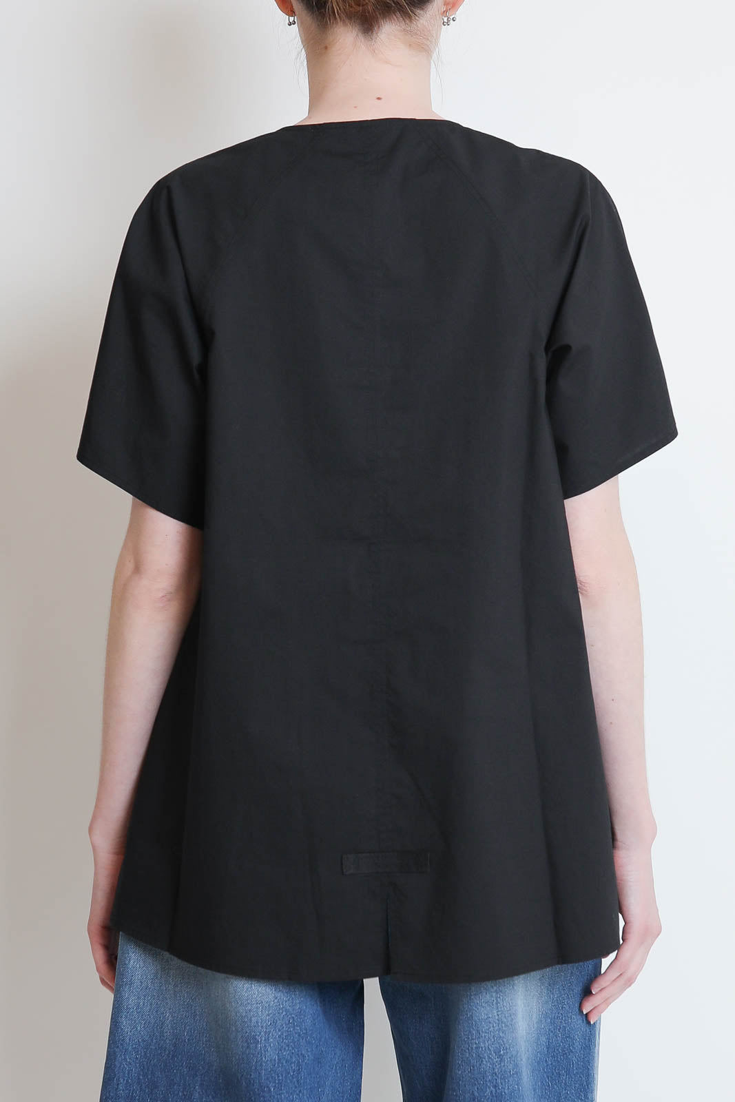 Lee Mathews, Top Poplin Tee in Schwarz