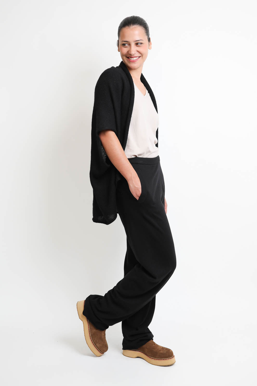 Vestibule, Cardigan aus Wolle in Schwarz