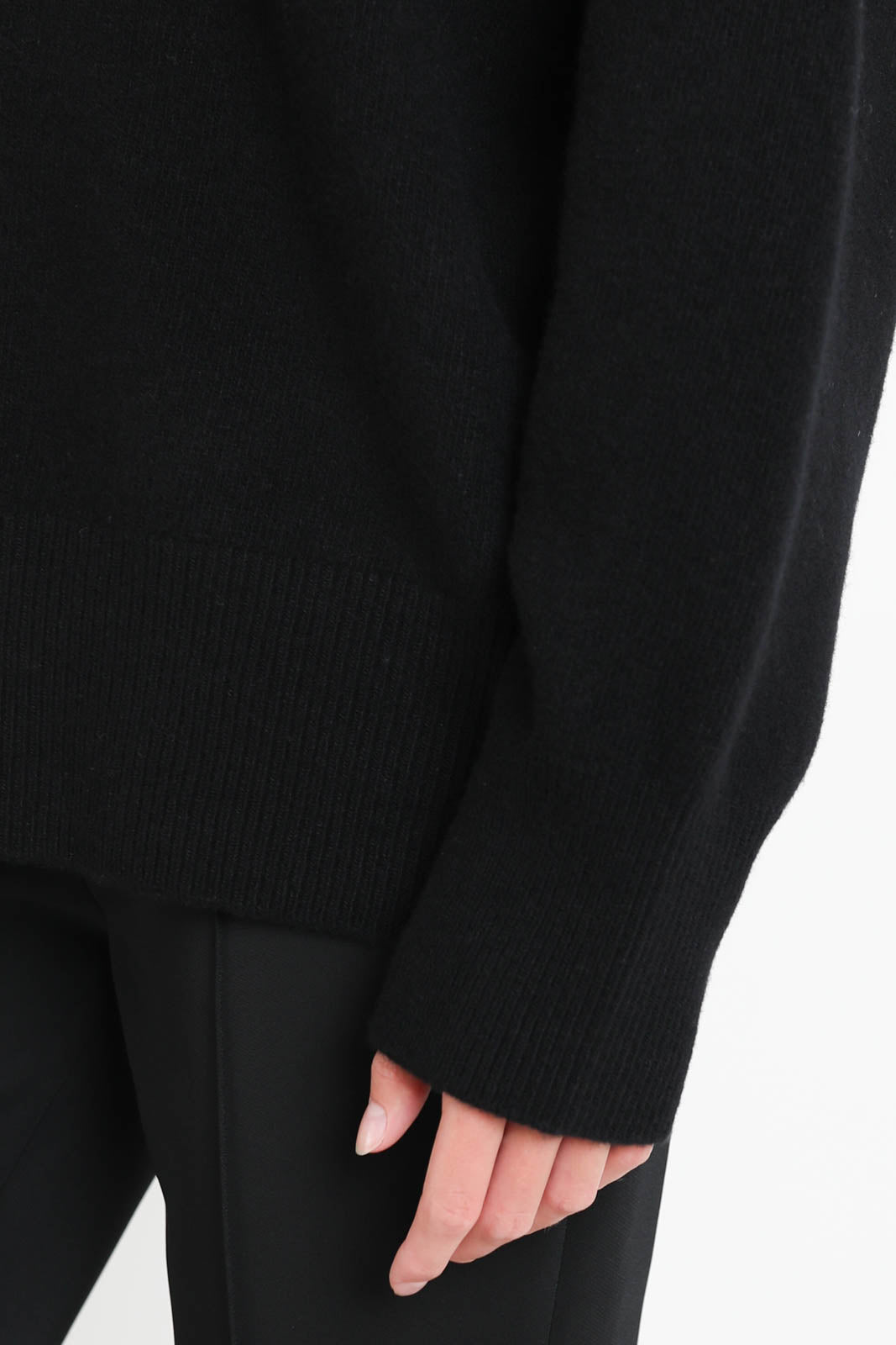 Róhe, Pullover Classic V-Neck in Schwarz