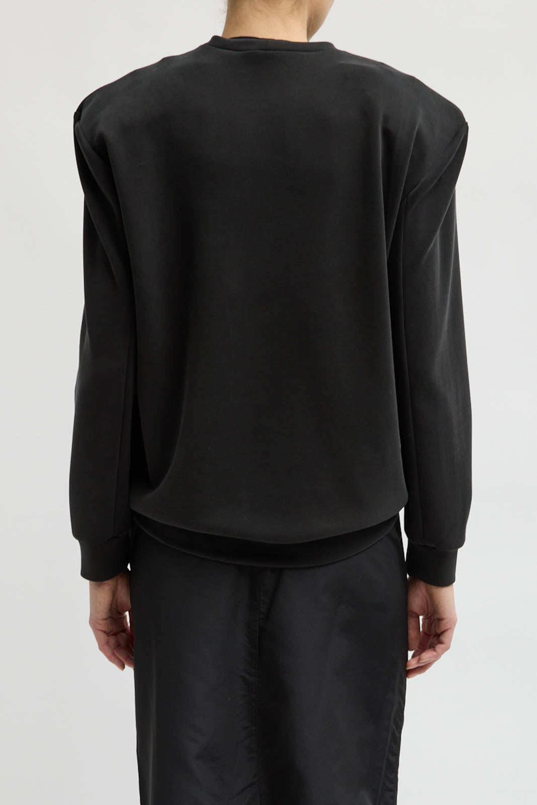 Tibi, Sweatshirt Feather Weight in Schwarz