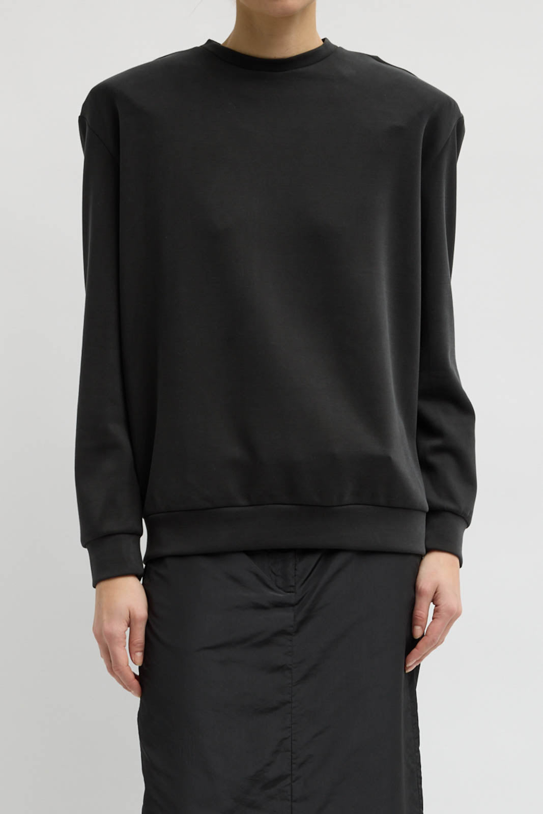 Tibi, Sweatshirt Feather Weight in Schwarz