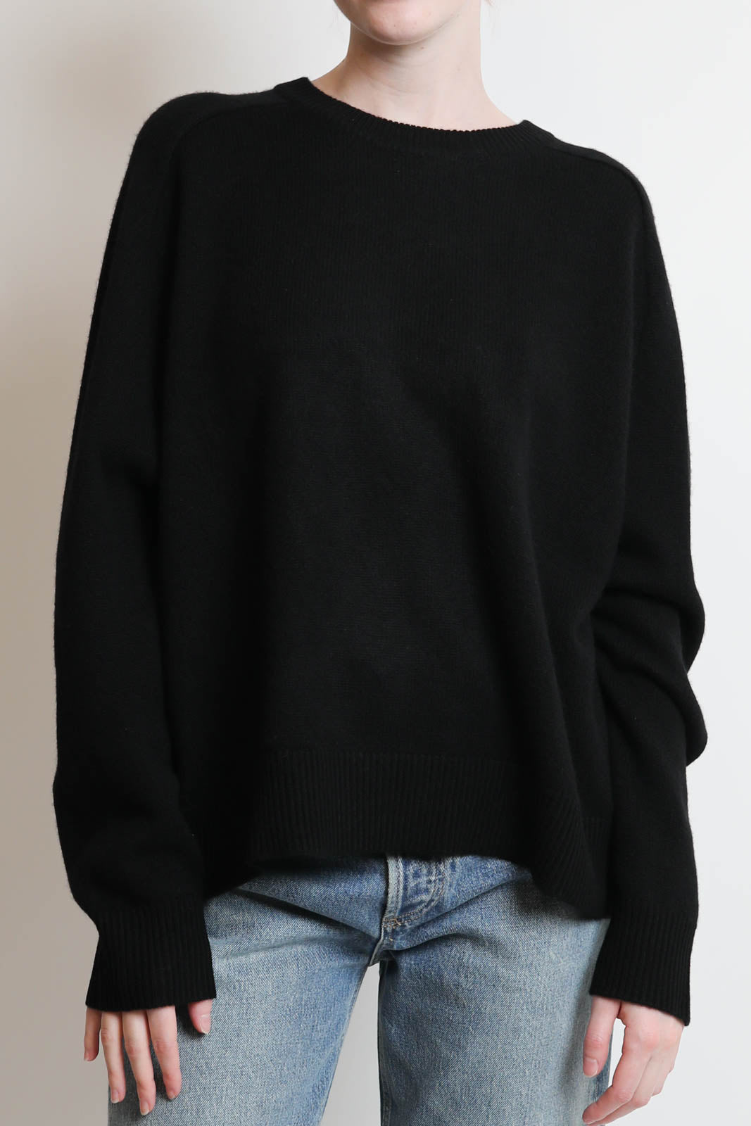Soft Goat, Pullover Boyfriend Crewneck in Schwarz