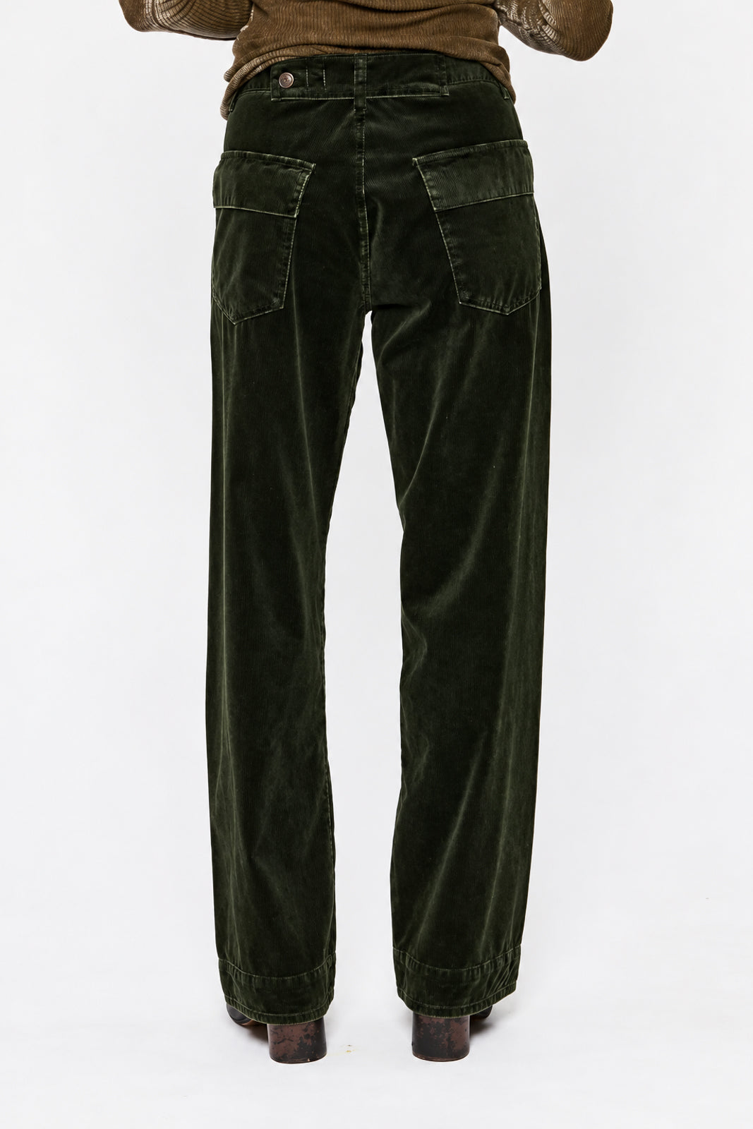 6397, Hose Side Dart in Caper