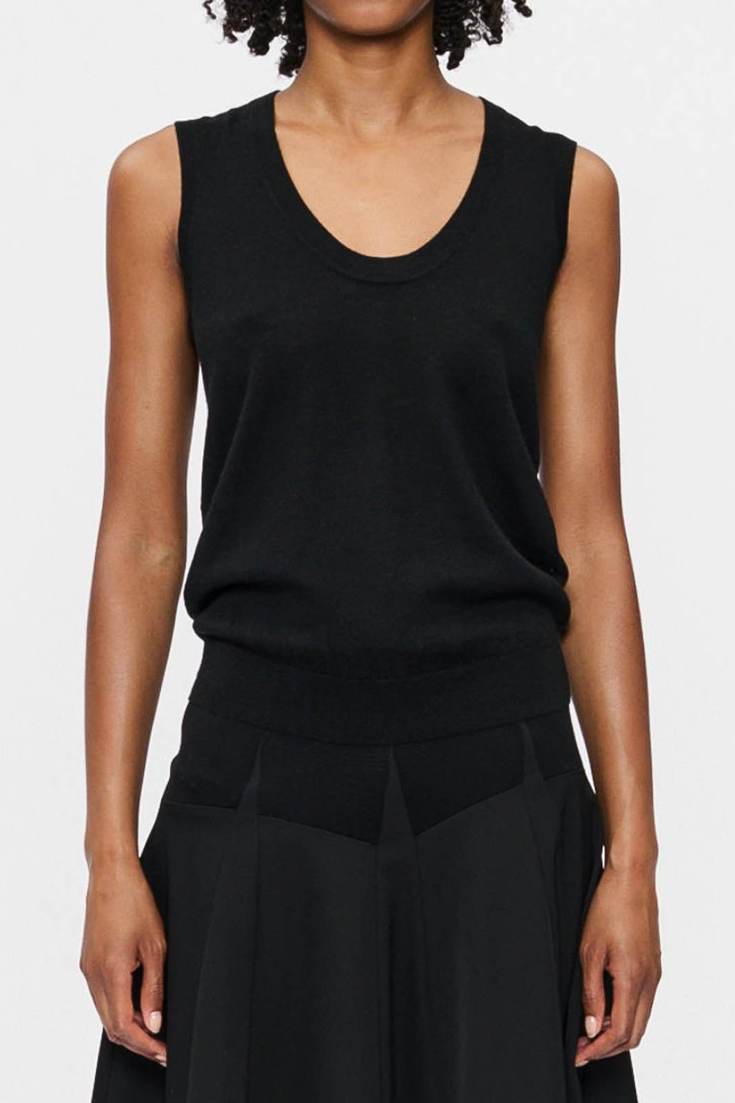 6397, Gilet Scoop Neck in Schwarz