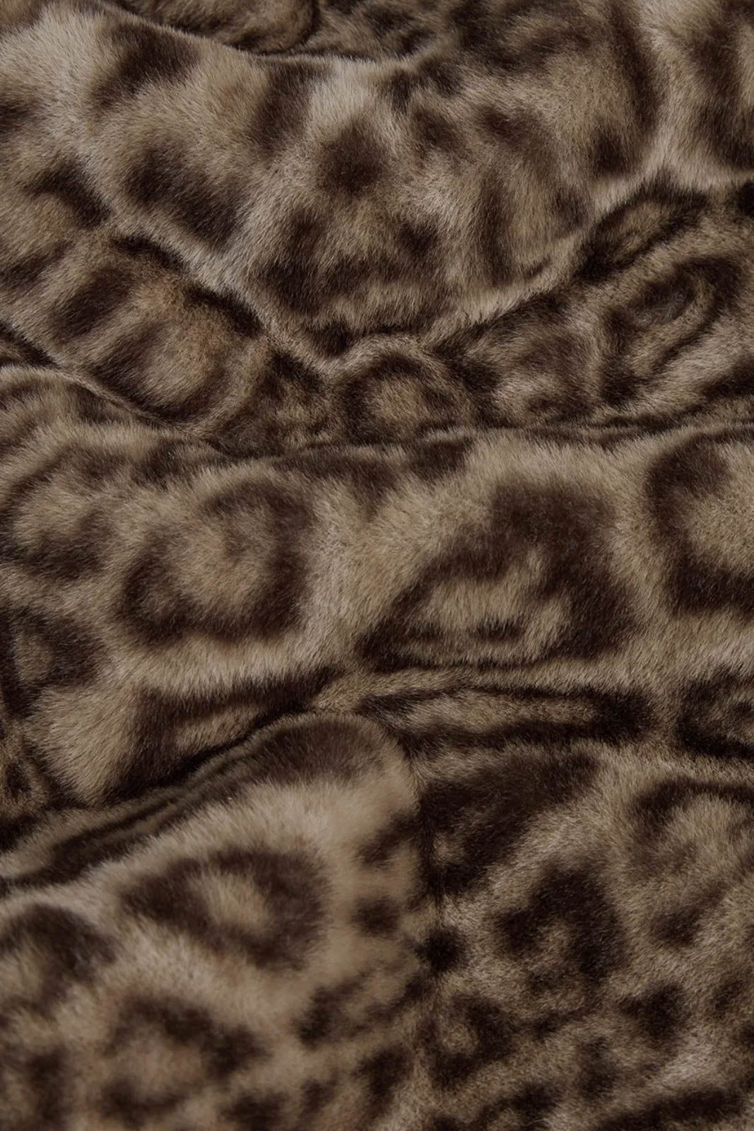 Apparis, Brady Leopard Jumbo Blanket in Light Leopard