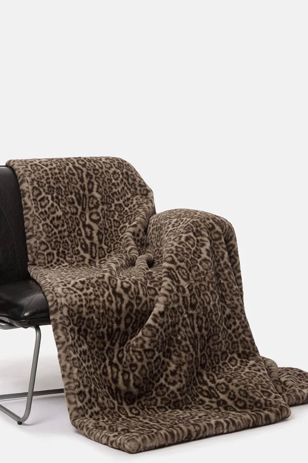 Apparis, Brady Leopard Jumbo Blanket in Light Leopard