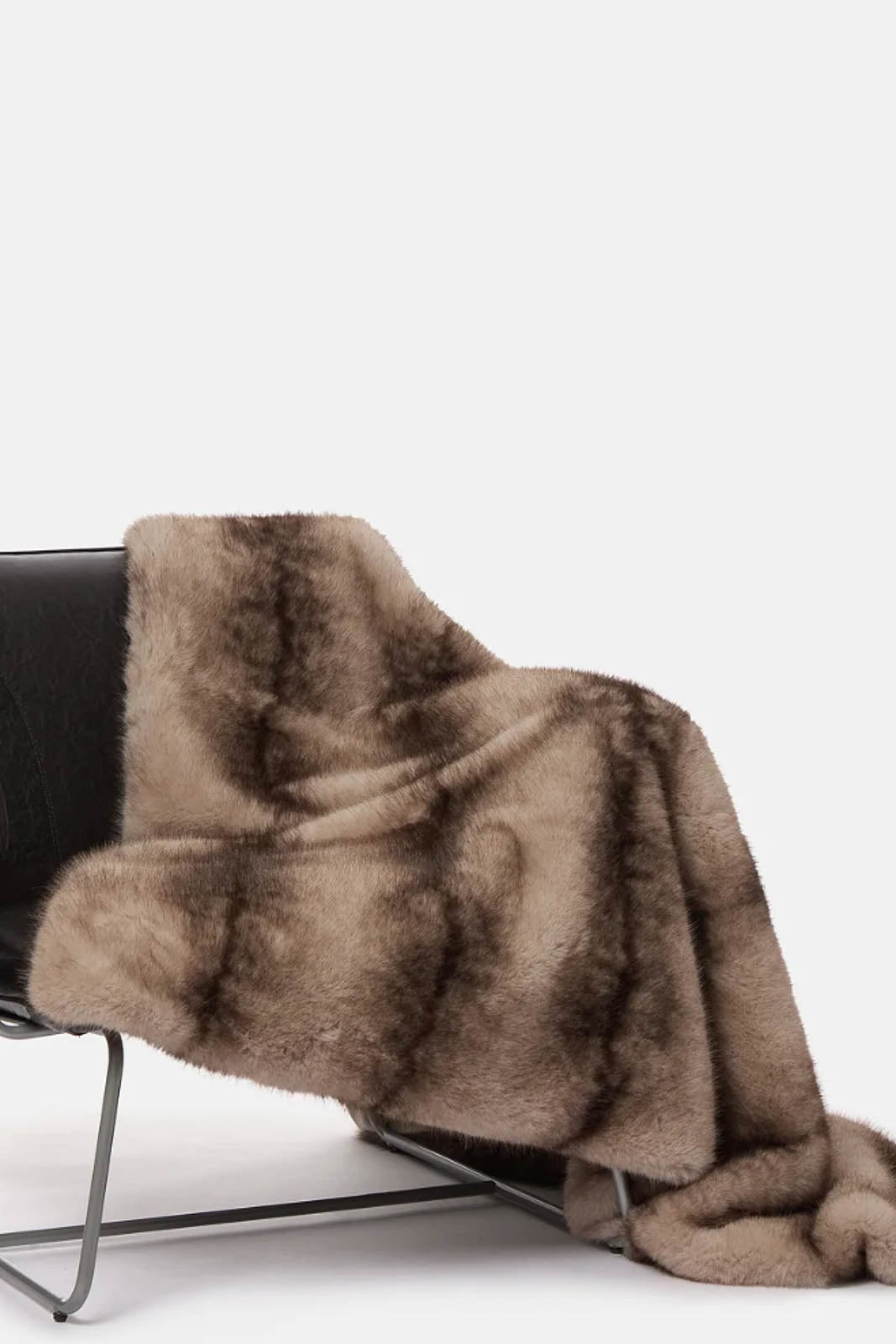 Apparis, couverture Jumbo Brady Mink en Grey Mink