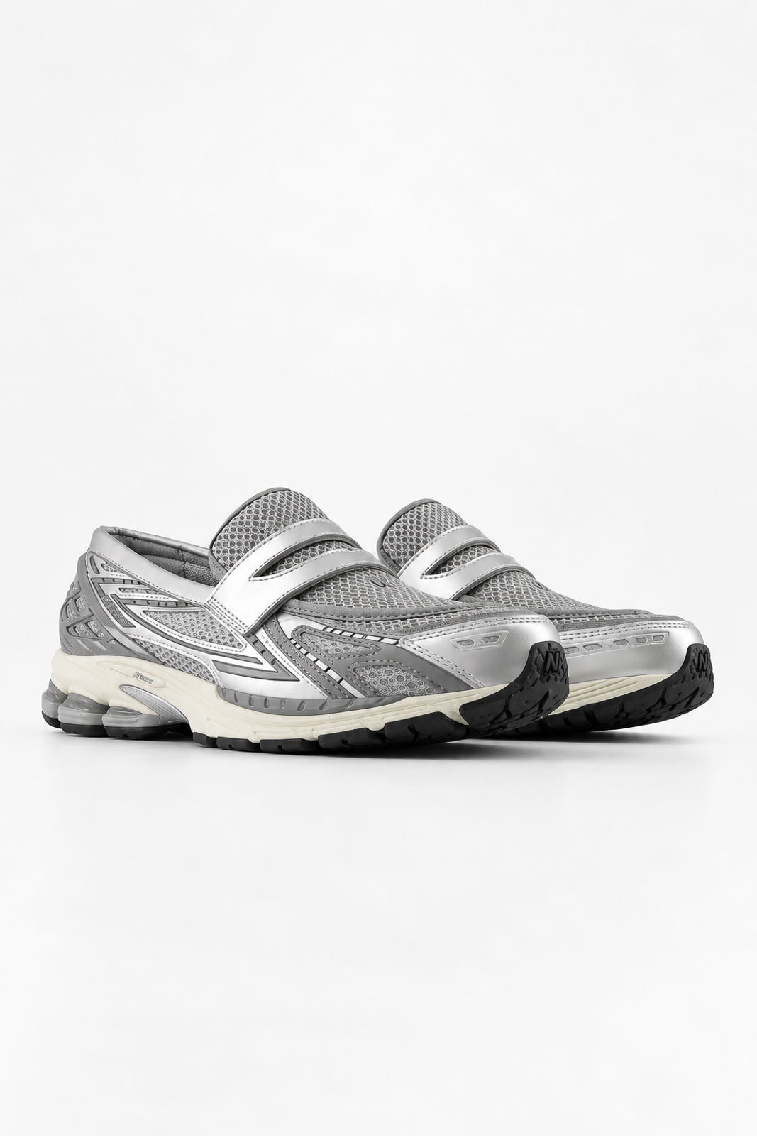 New Balance, 1906 Sneakers in Silver/Shadow Gray/Turtledove