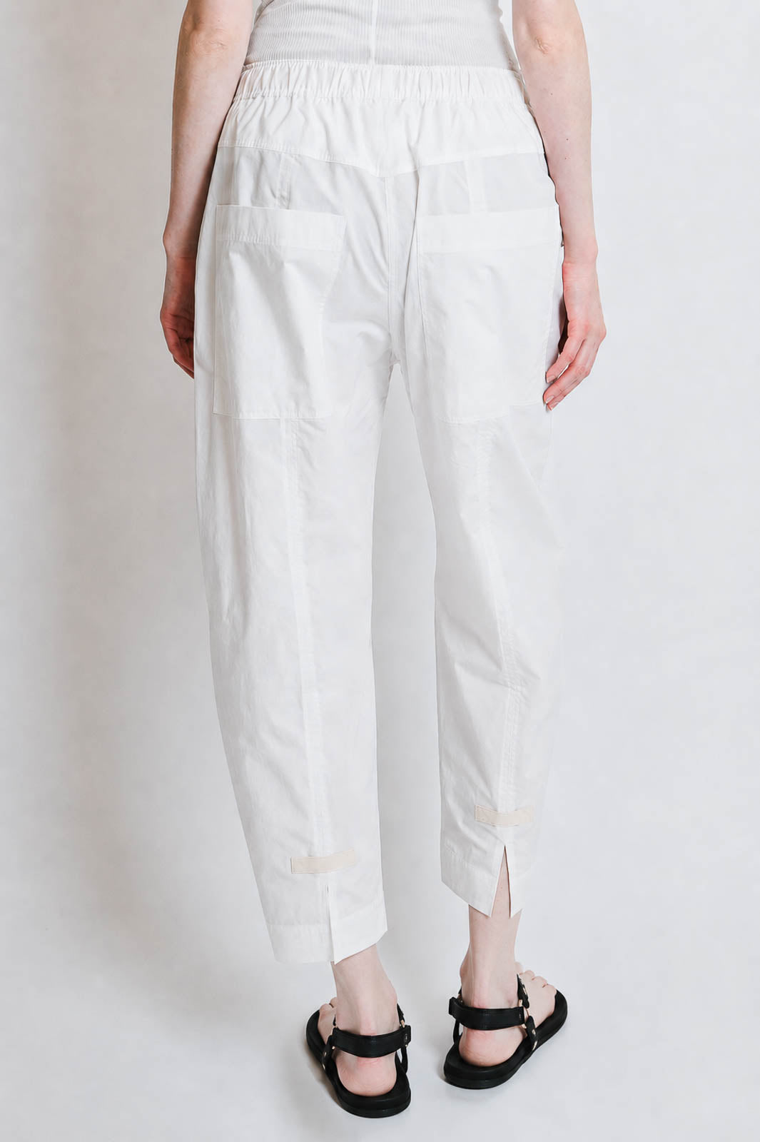 Lee Mathews, pantalon en popeline couleur naturelle
